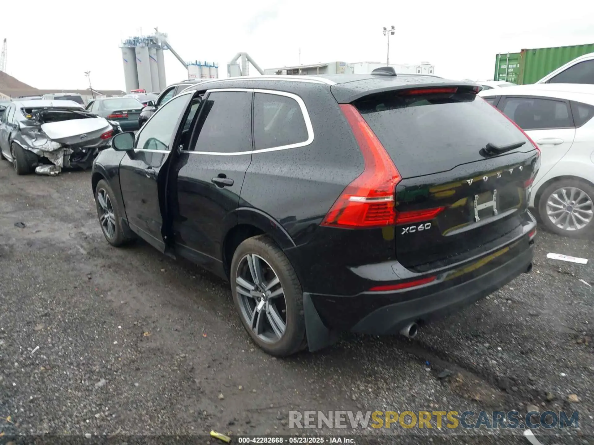 3 Photograph of a damaged car YV4102RK0M1675302 VOLVO XC60 2021
