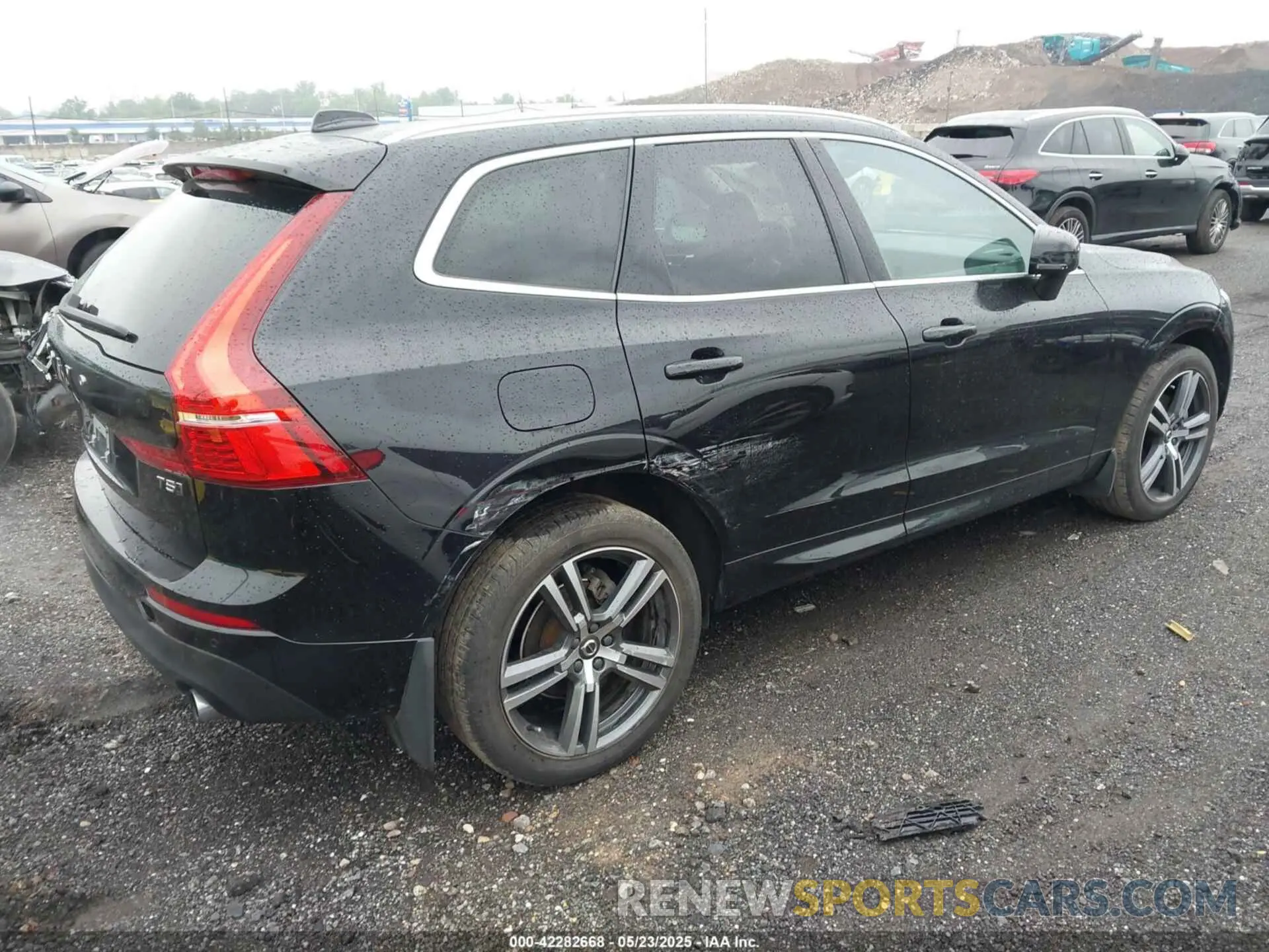6 Photograph of a damaged car YV4102RK0M1675302 VOLVO XC60 2021