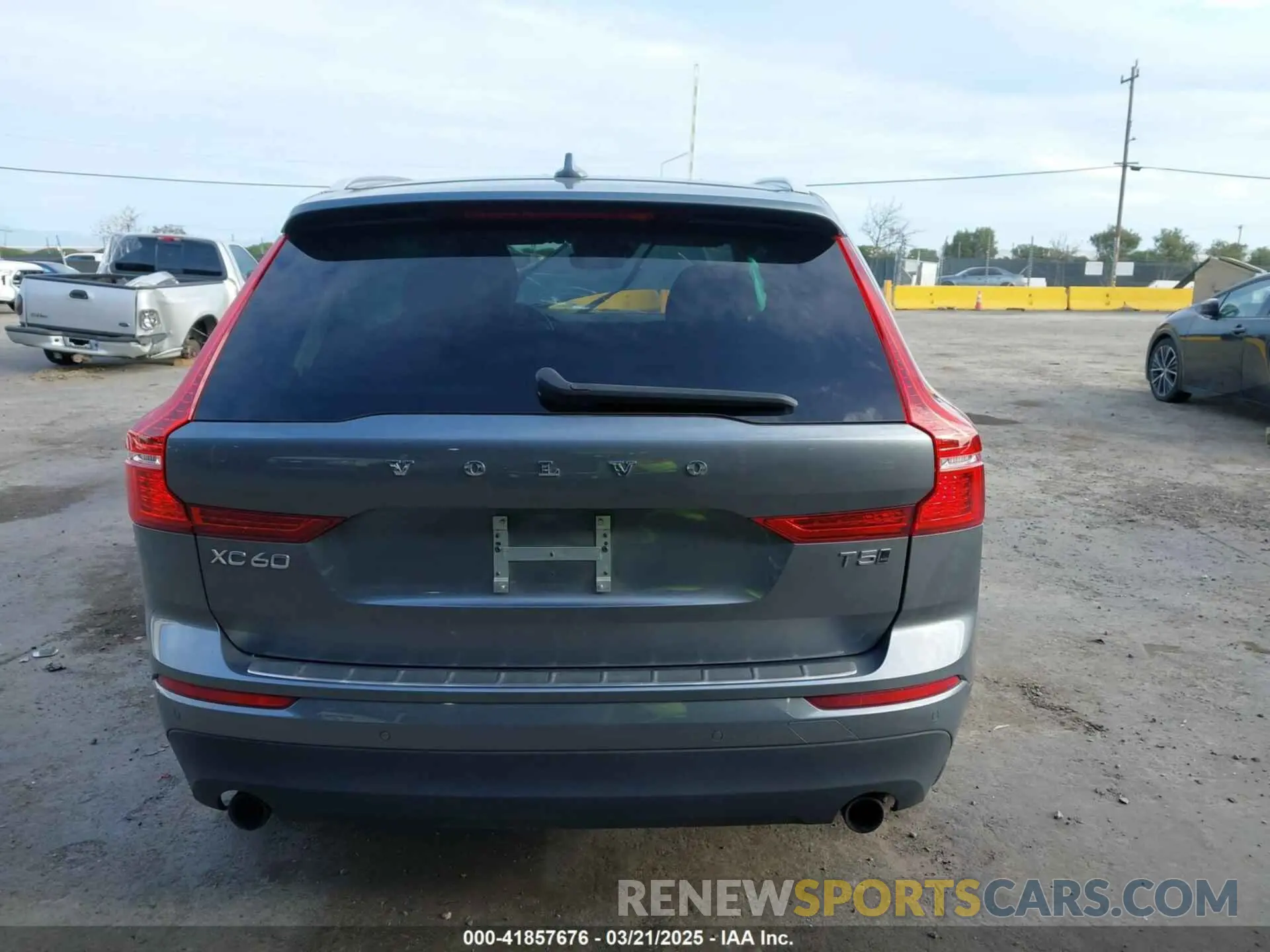 17 Фотография поврежденного автомобиля YV4102RK1M1715757 VOLVO XC60 2021