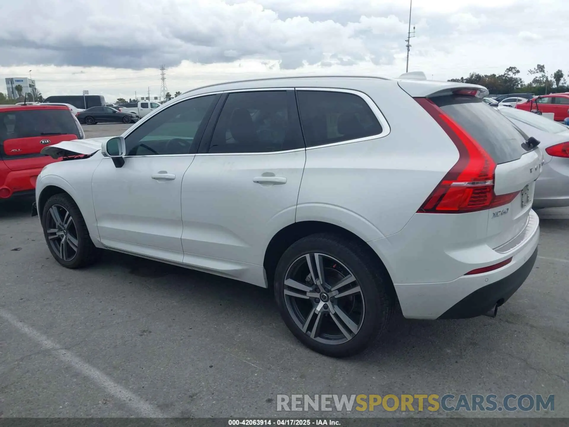 14 Photograph of a damaged car YV4102RK1M1861723 VOLVO XC60 2021