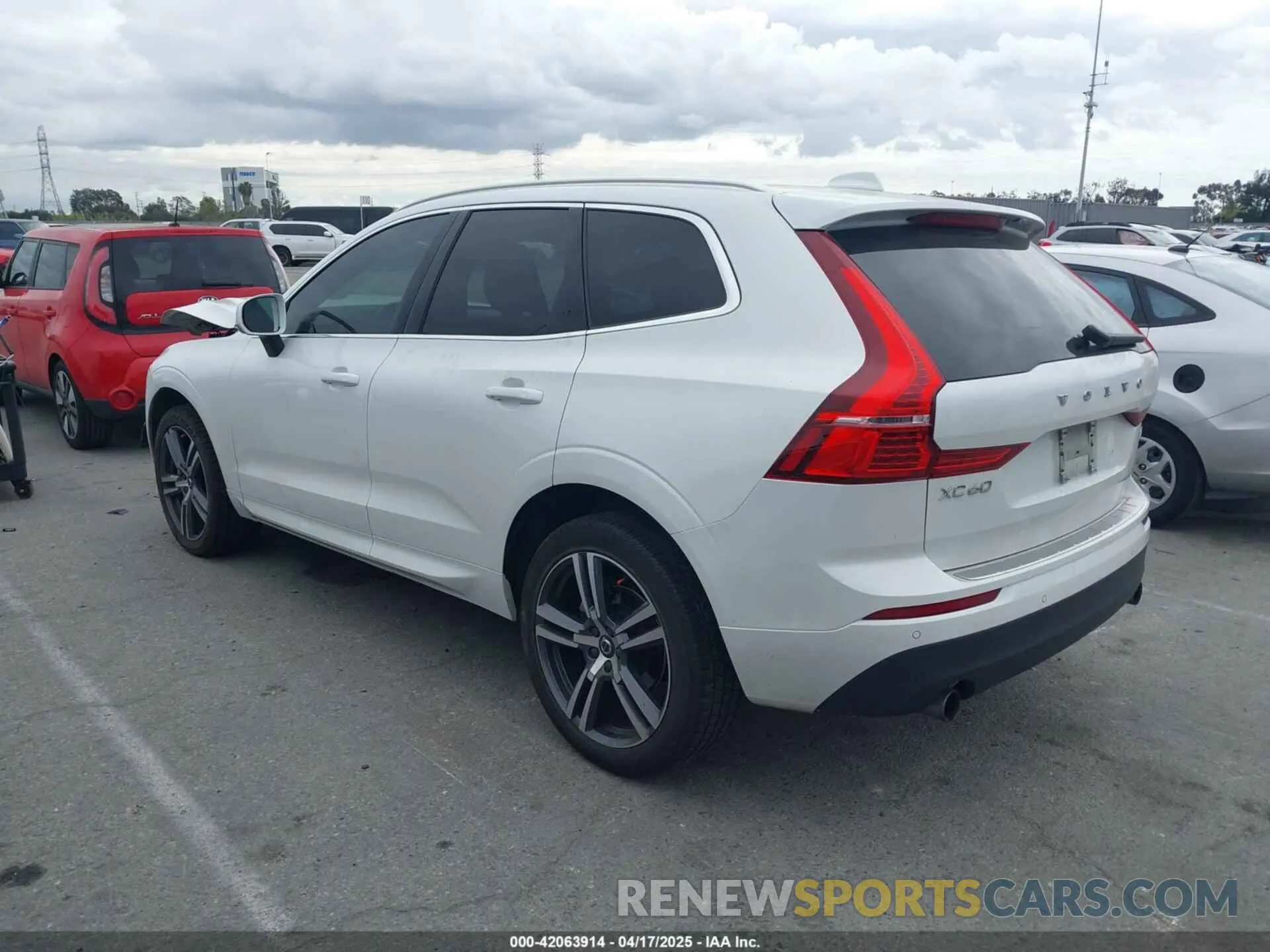 3 Photograph of a damaged car YV4102RK1M1861723 VOLVO XC60 2021