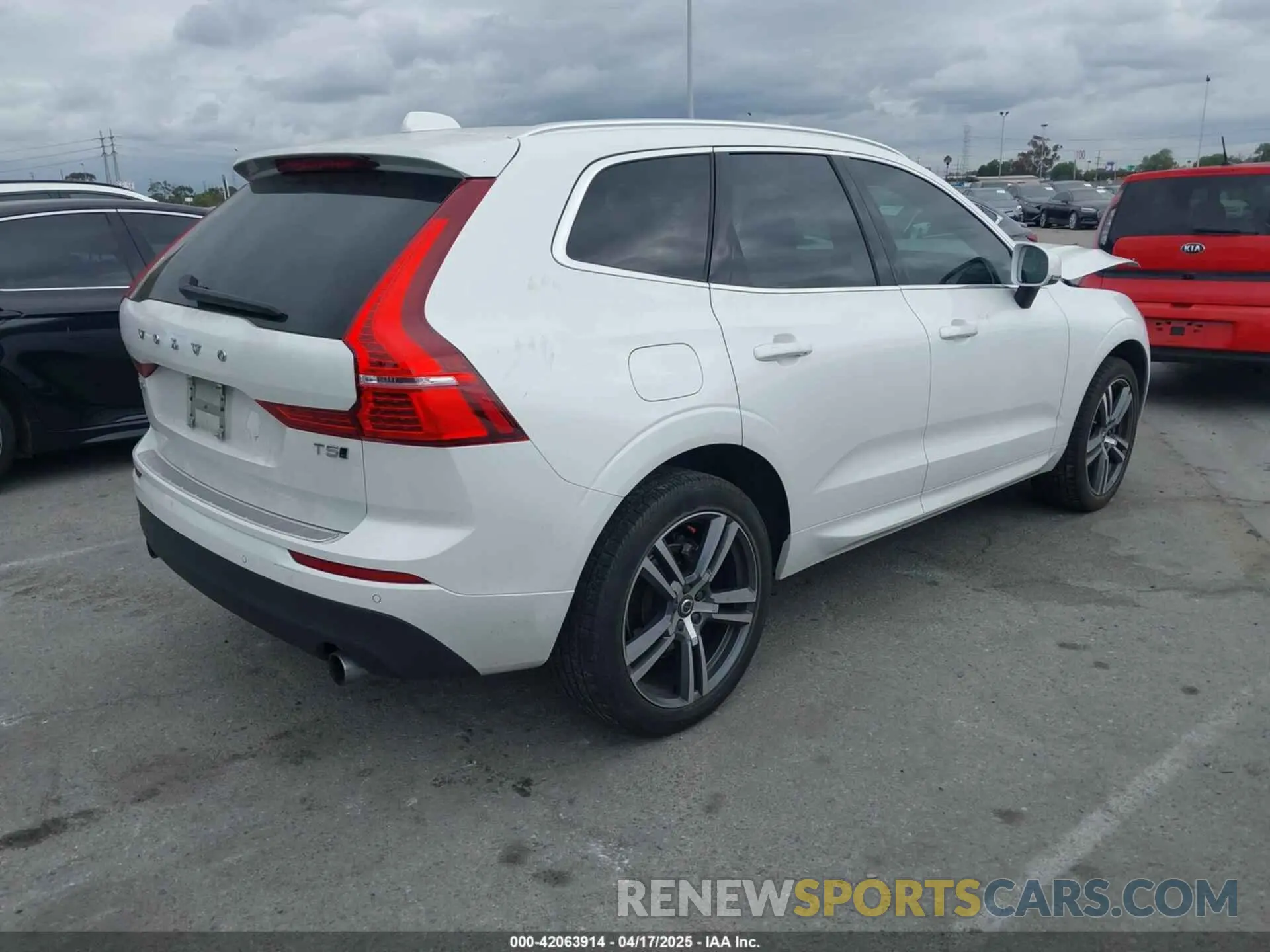 4 Photograph of a damaged car YV4102RK1M1861723 VOLVO XC60 2021