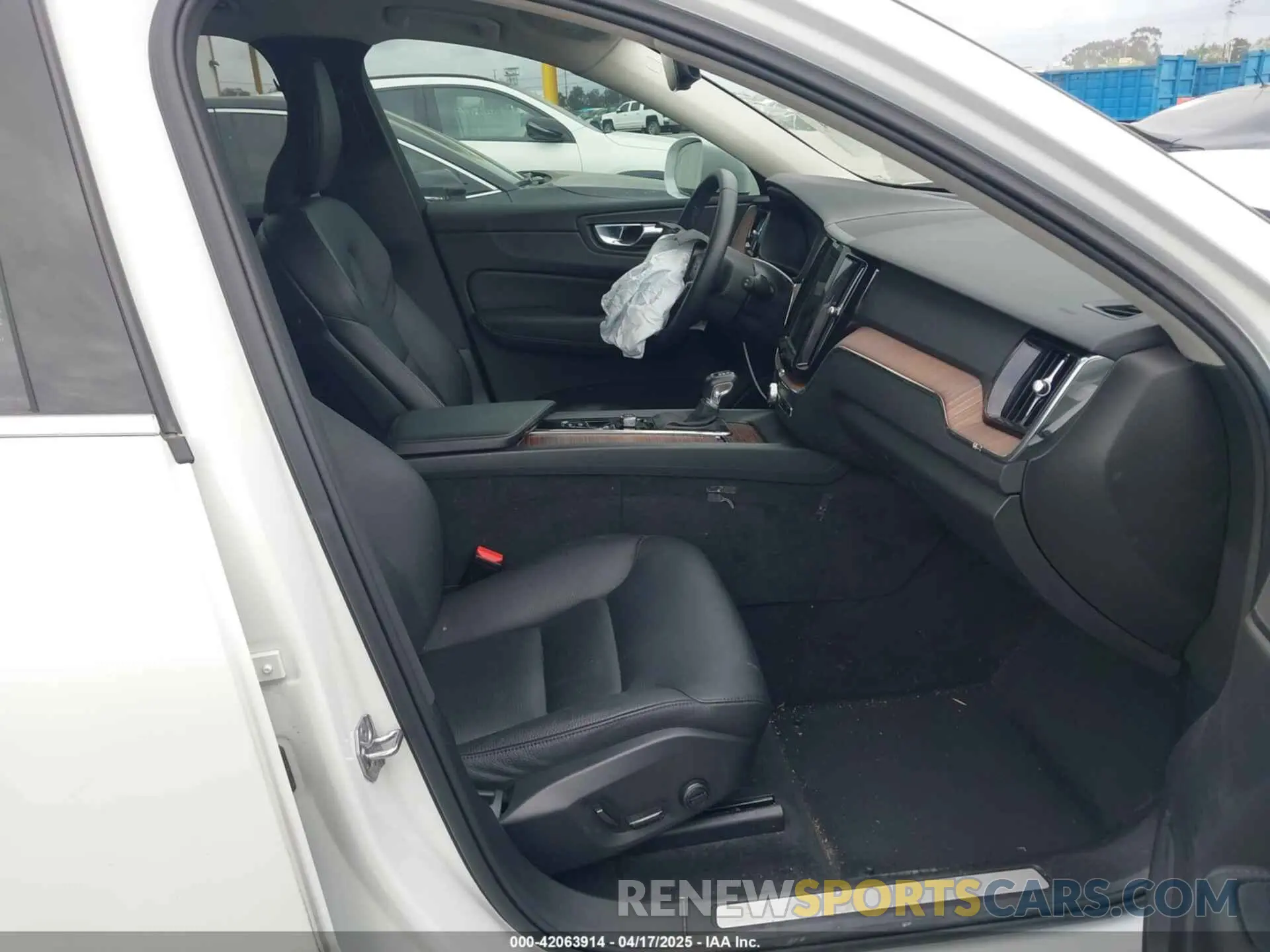 5 Photograph of a damaged car YV4102RK1M1861723 VOLVO XC60 2021