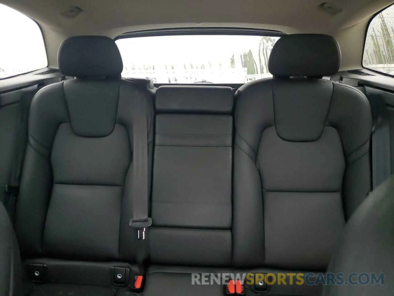 10 Photograph of a damaged car YV4102RK4M1699277 VOLVO XC60 2021