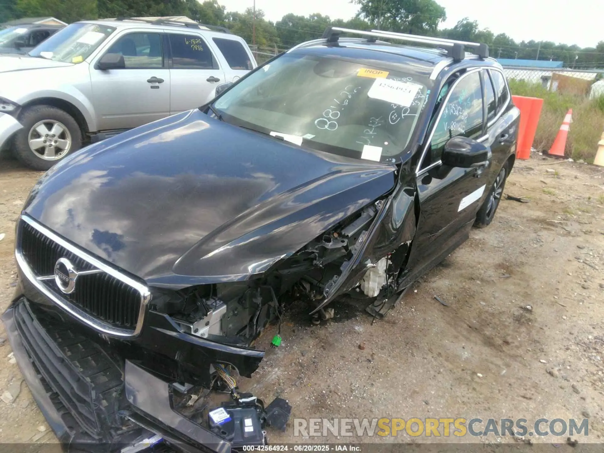 6 Photograph of a damaged car YV4102RK7M1881622 VOLVO XC60 2021