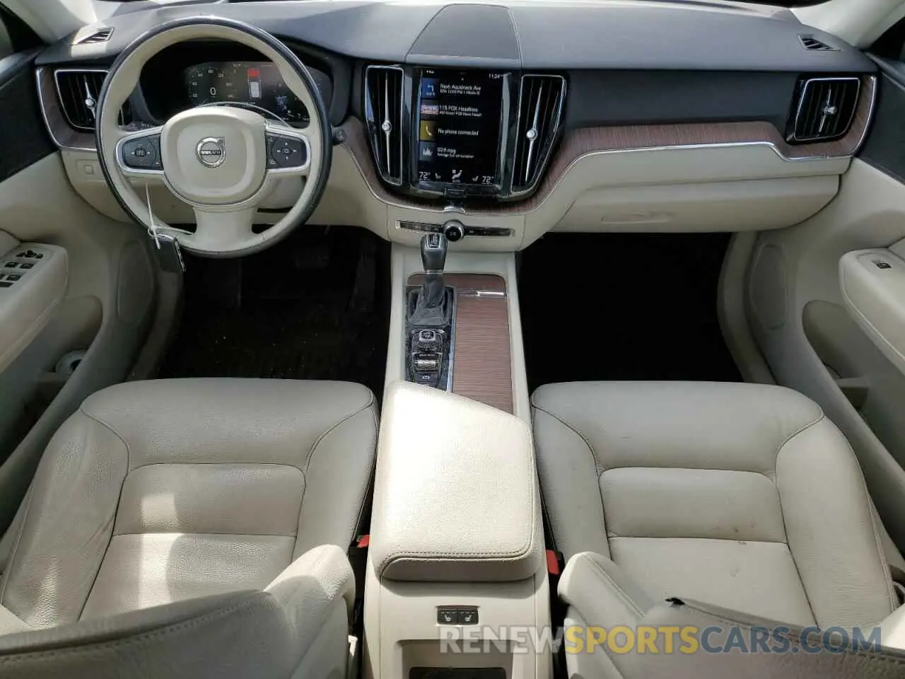 8 Photograph of a damaged car YV4102RKXM1822323 VOLVO XC60 2021