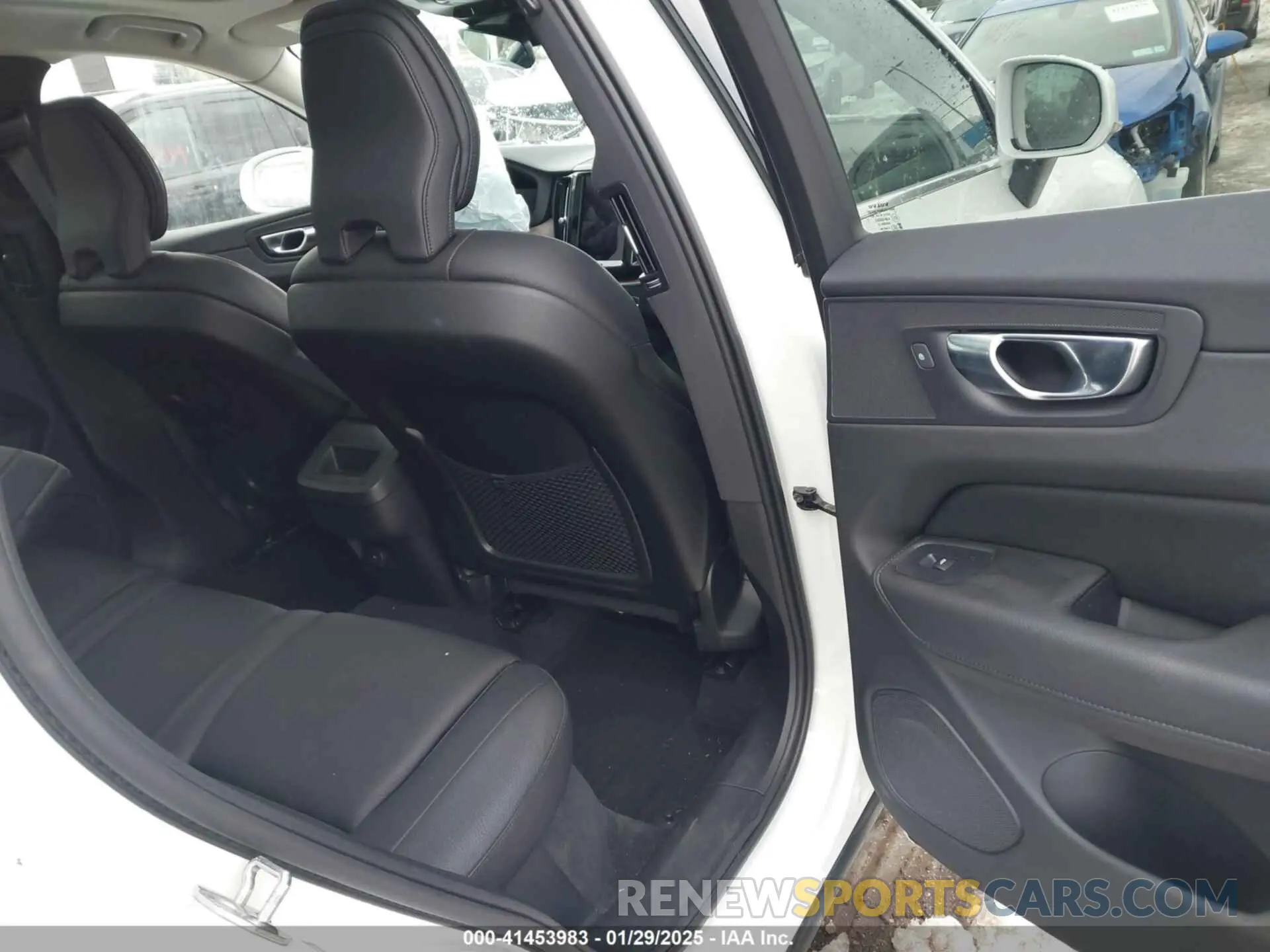 8 Фотография поврежденного автомобиля YV4102RKXM1864202 VOLVO XC60 2021