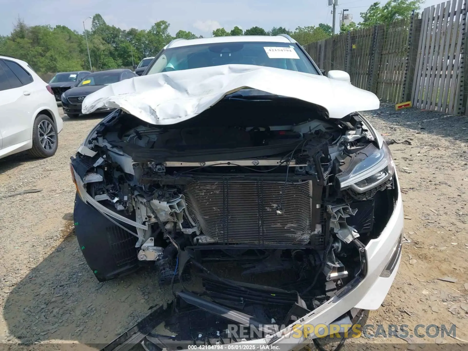12 Photograph of a damaged car YV4102RL4M1734862 VOLVO XC60 2021