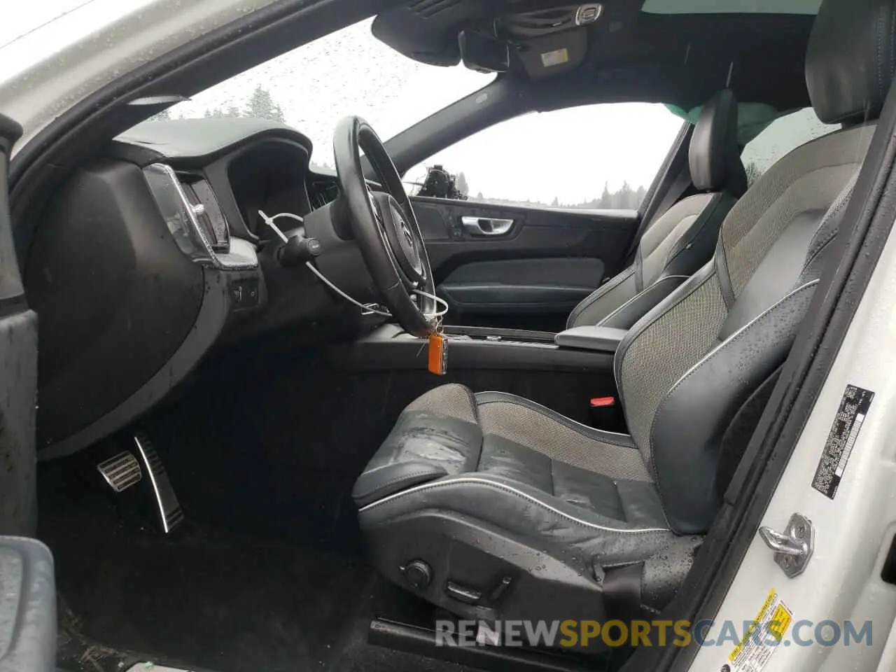 7 Photograph of a damaged car YV4102RM3M1744162 VOLVO XC60 2021