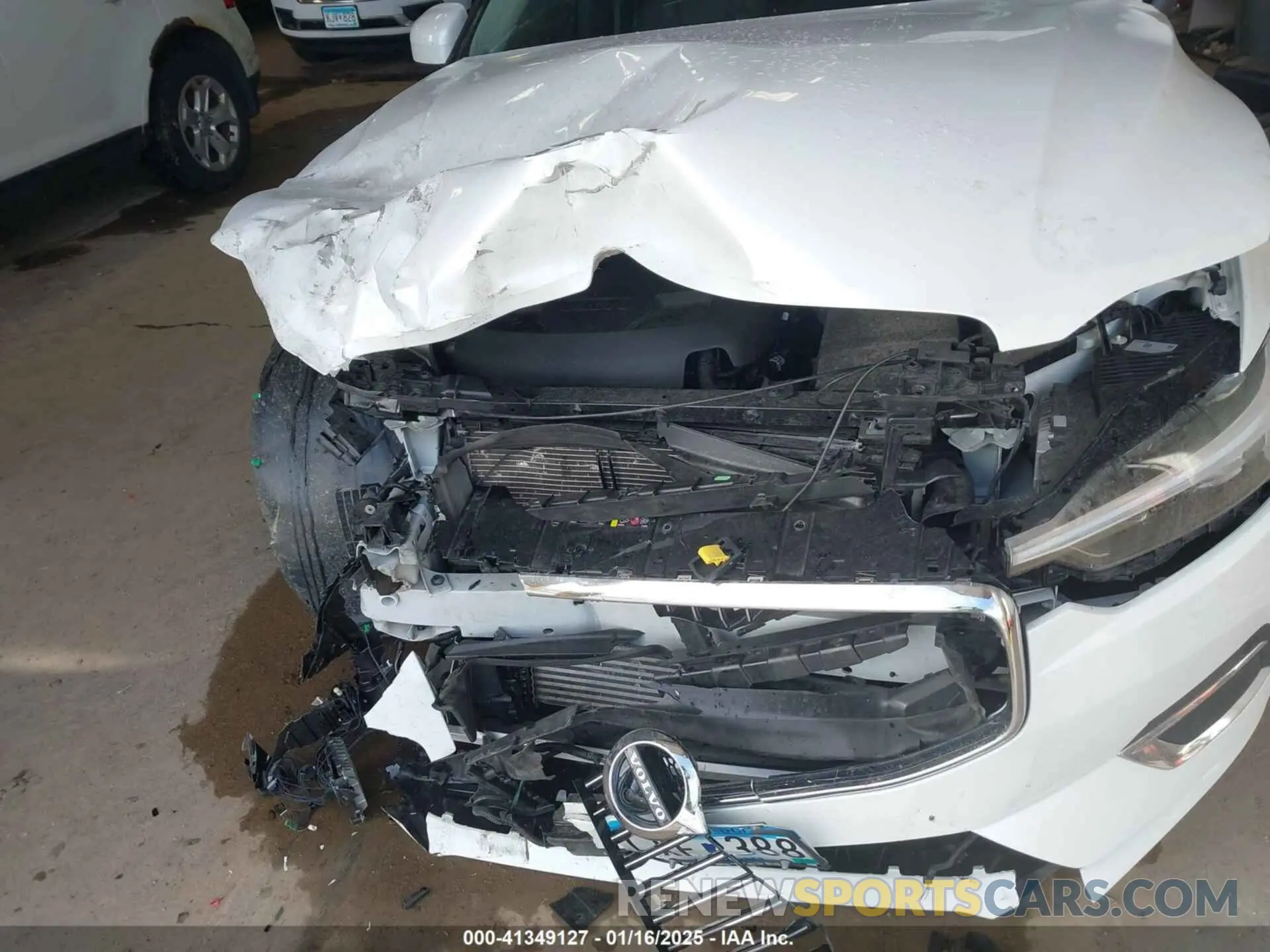 6 Photograph of a damaged car YV4A22RL8M1882944 VOLVO XC60 2021