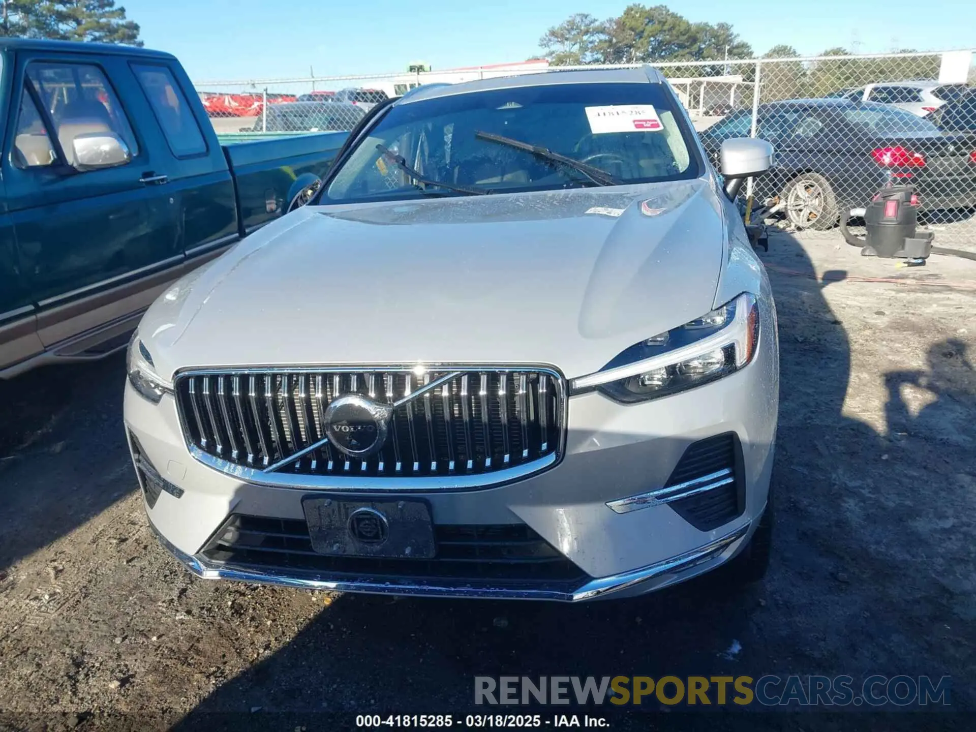 11 Photograph of a damaged car YV4062RL7N1087658 VOLVO XC60 2022