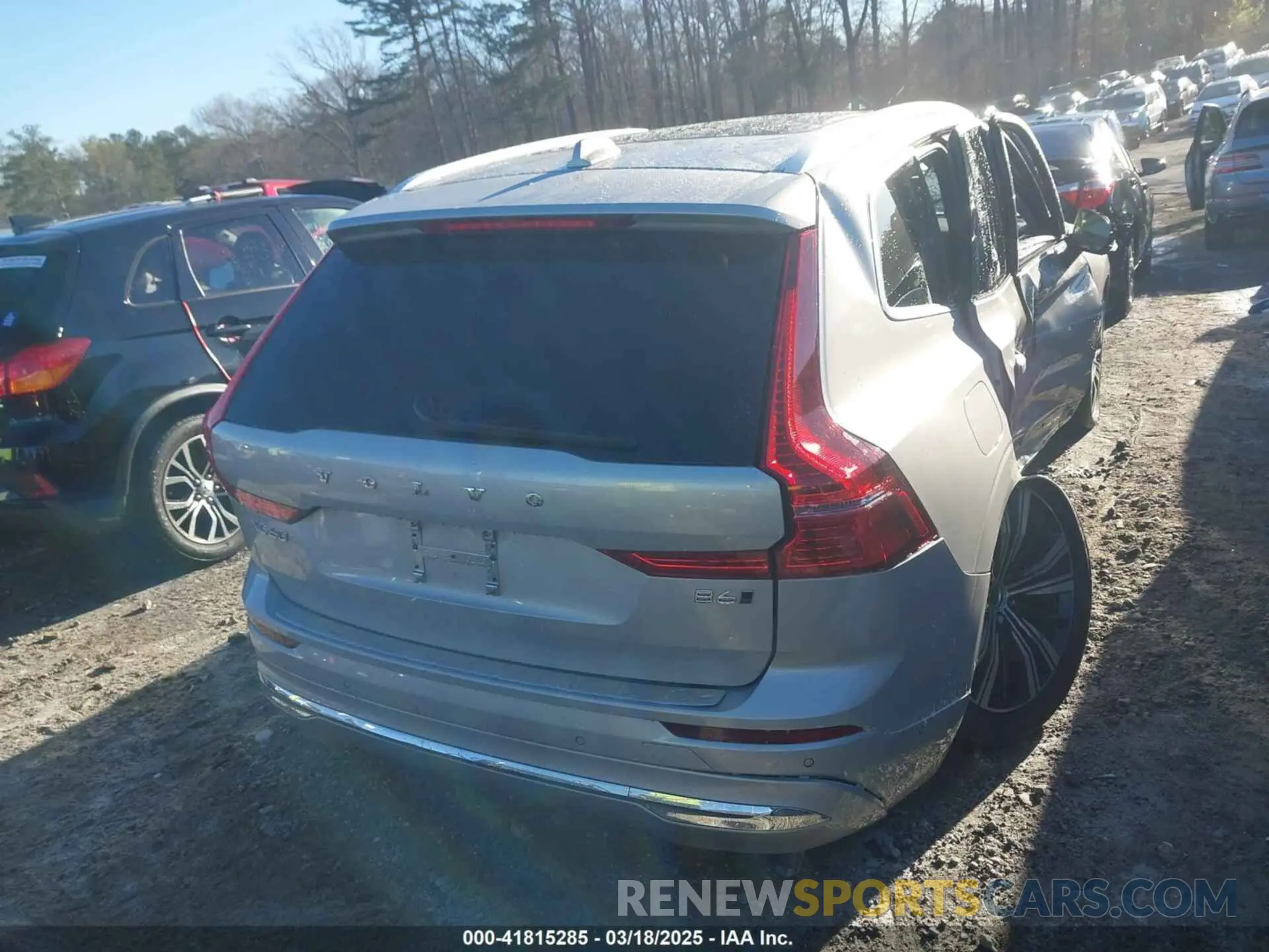 15 Photograph of a damaged car YV4062RL7N1087658 VOLVO XC60 2022
