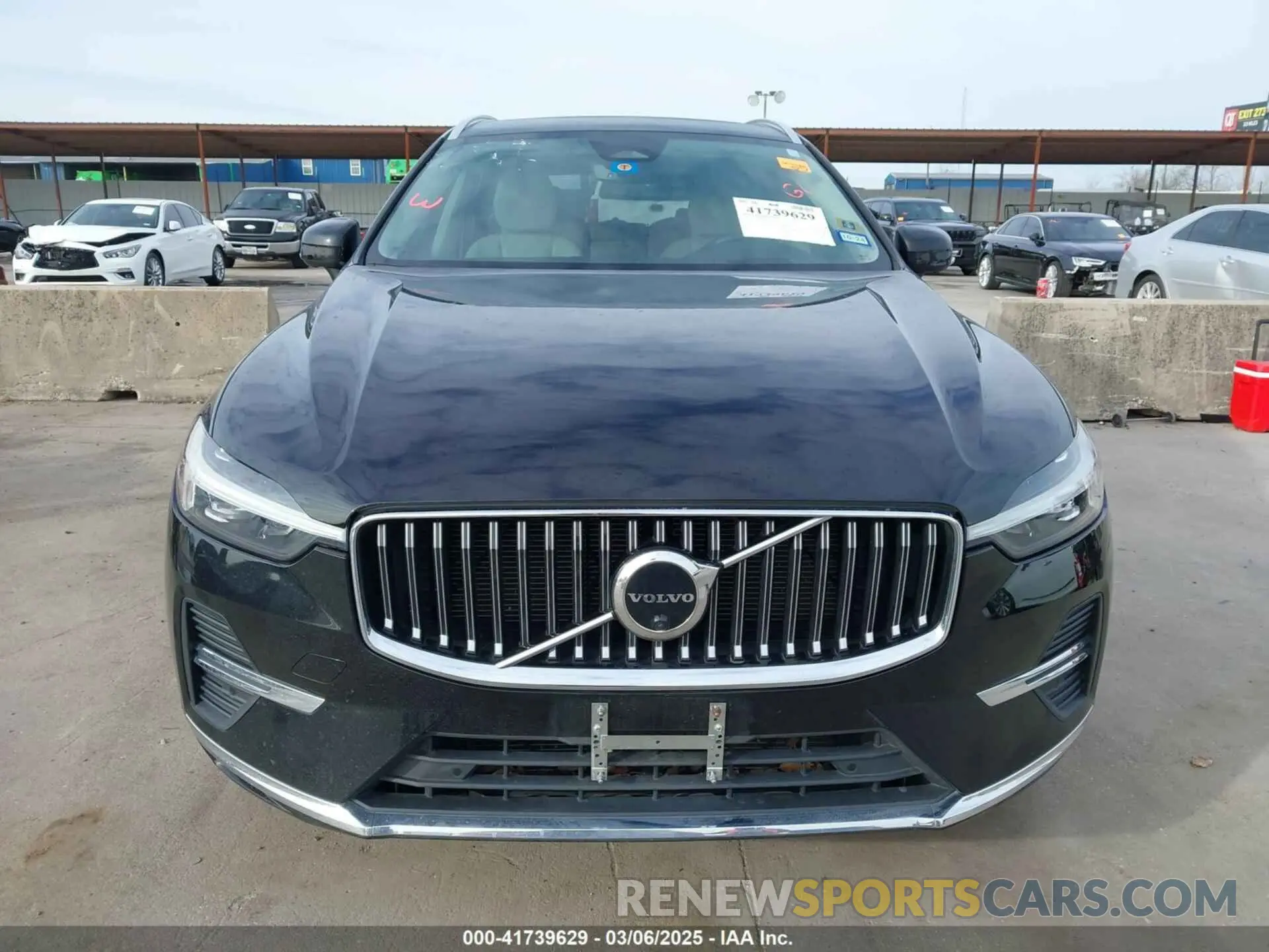 13 Photograph of a damaged car YV4062RLXN1083510 VOLVO XC60 2022