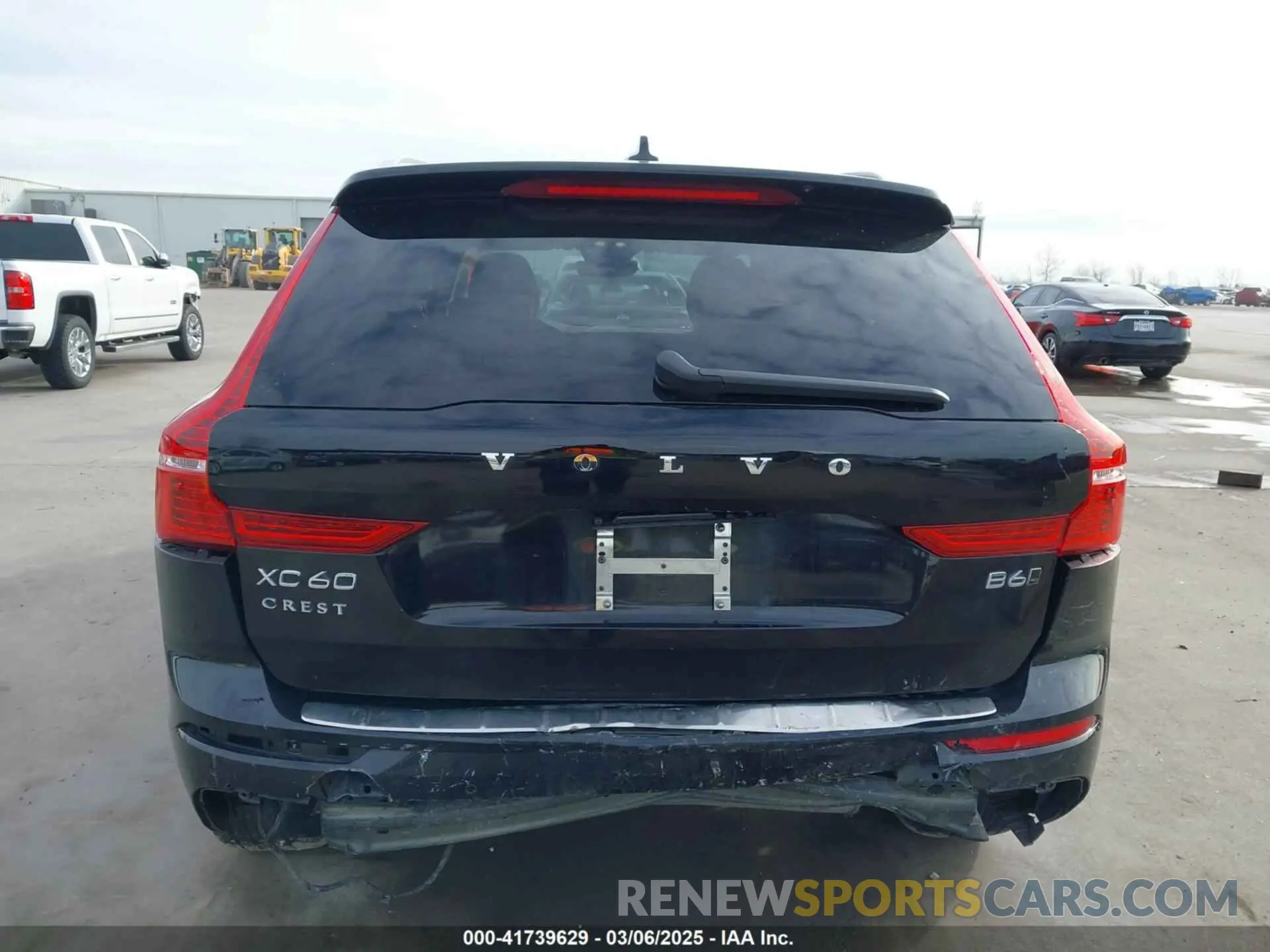 17 Photograph of a damaged car YV4062RLXN1083510 VOLVO XC60 2022