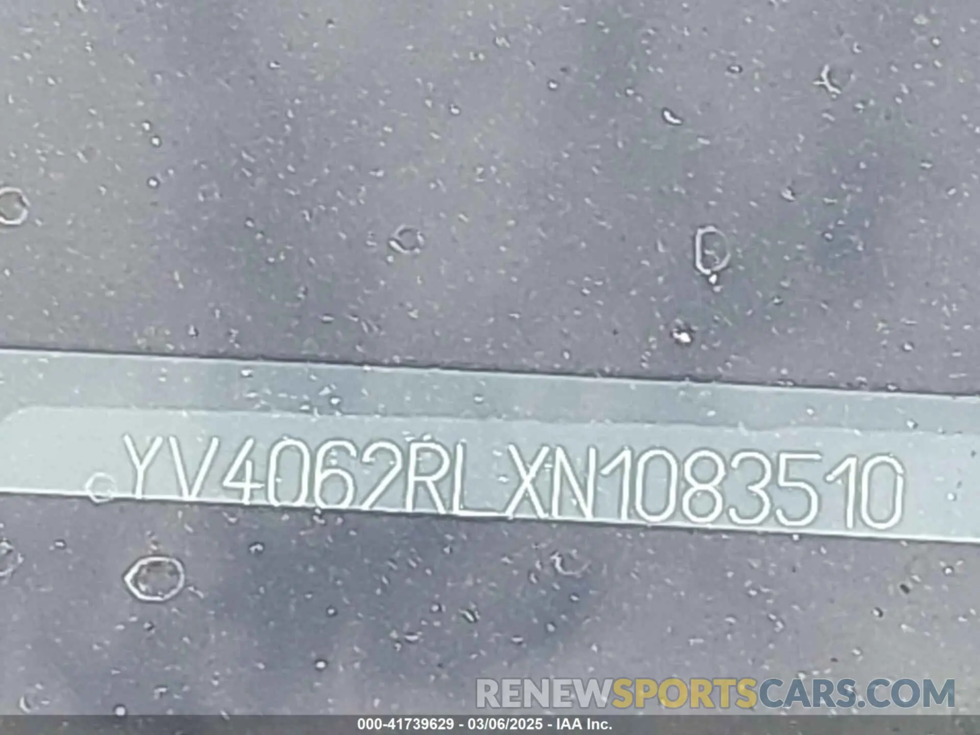 18 Photograph of a damaged car YV4062RLXN1083510 VOLVO XC60 2022