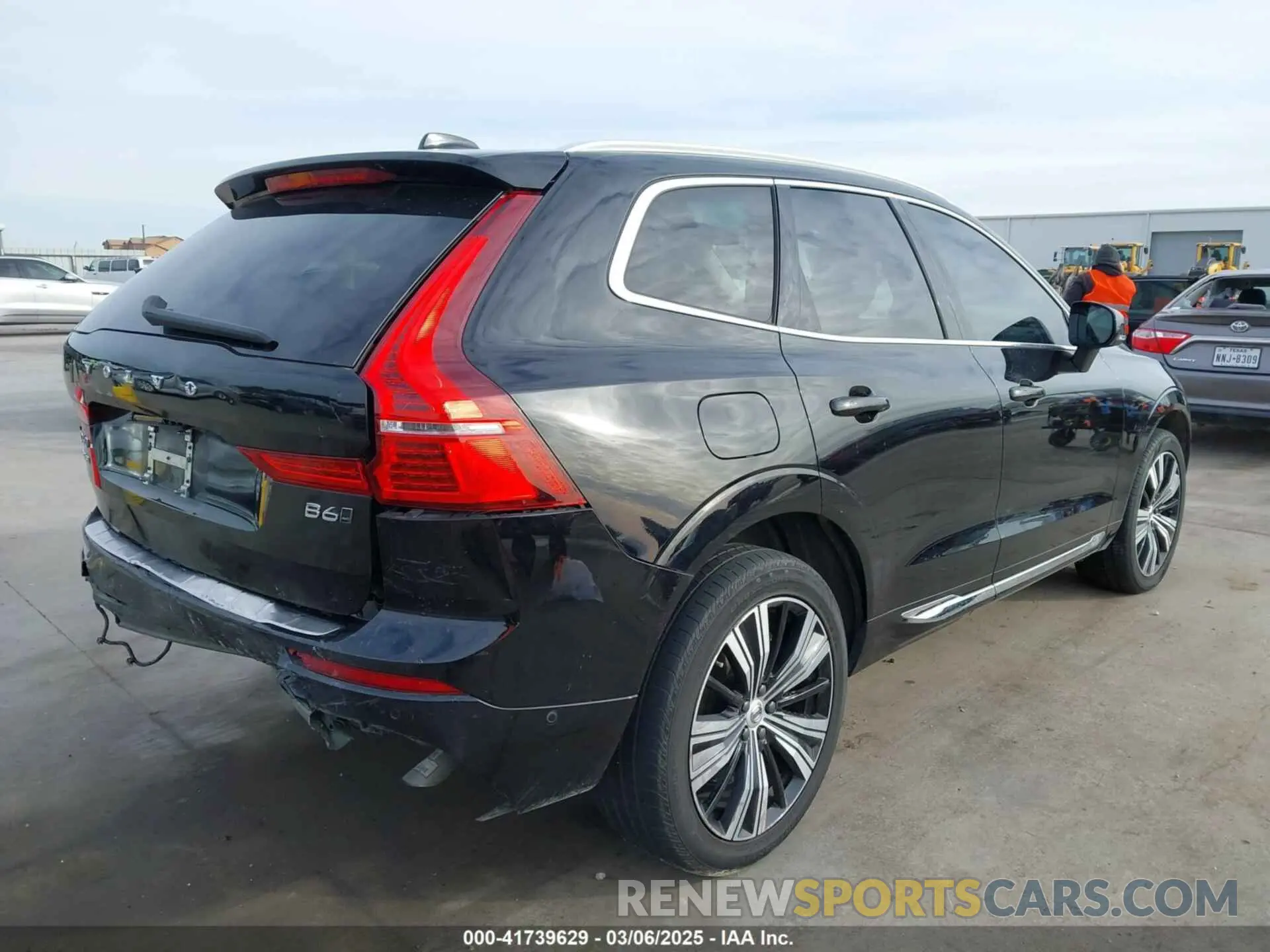 4 Photograph of a damaged car YV4062RLXN1083510 VOLVO XC60 2022