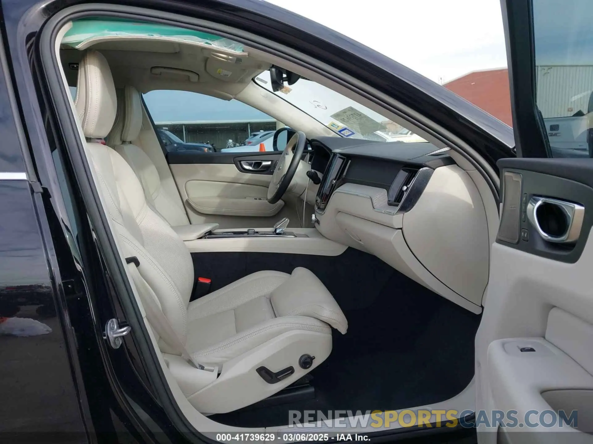 5 Photograph of a damaged car YV4062RLXN1083510 VOLVO XC60 2022