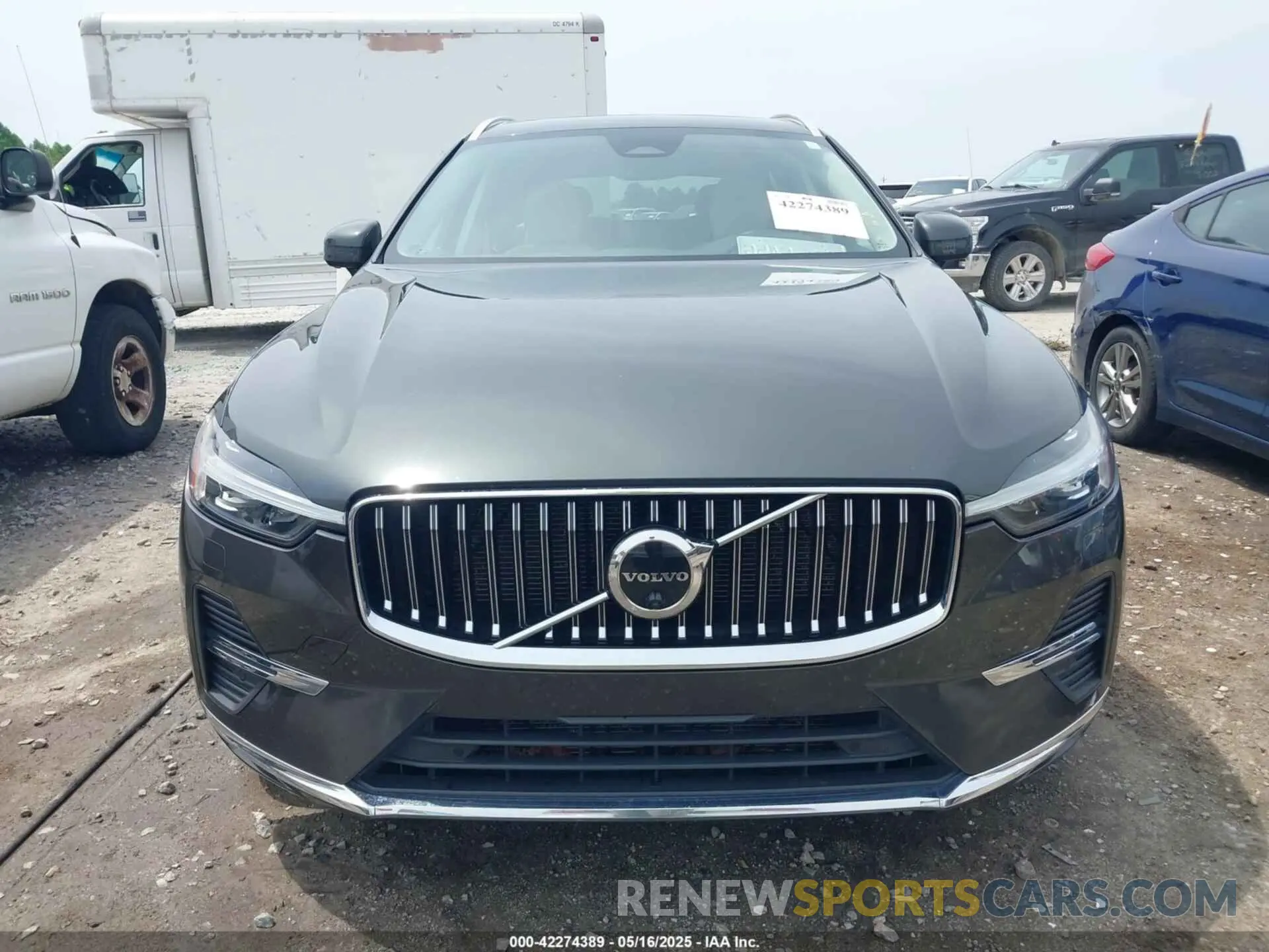 12 Photograph of a damaged car YV4062RLXN1087637 VOLVO XC60 2022