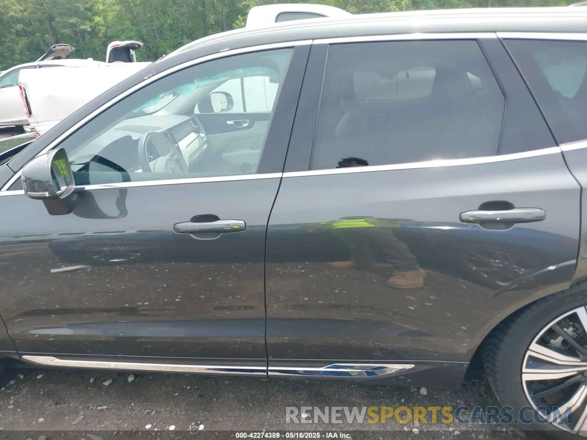 14 Photograph of a damaged car YV4062RLXN1087637 VOLVO XC60 2022