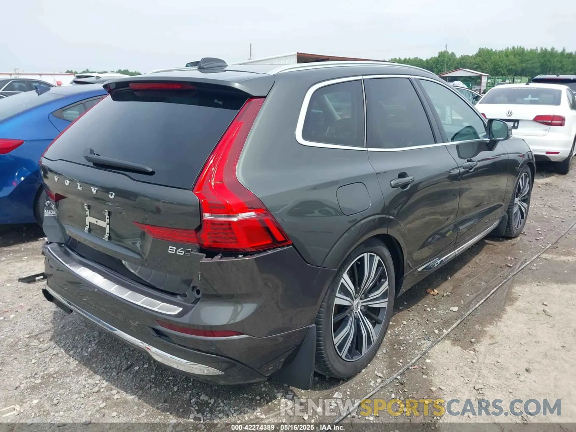 4 Photograph of a damaged car YV4062RLXN1087637 VOLVO XC60 2022