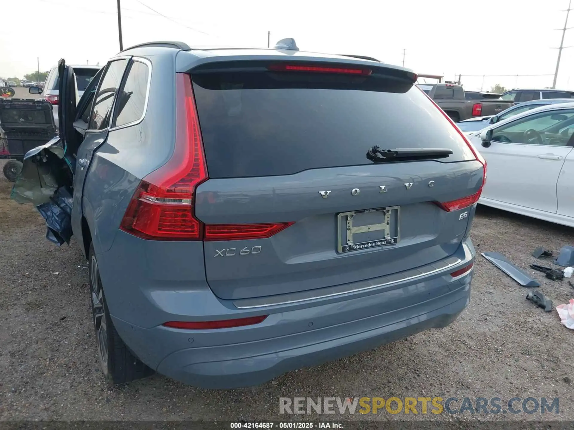 3 Фотография поврежденного автомобиля YV4L12DK4N1002821 VOLVO XC60 2022