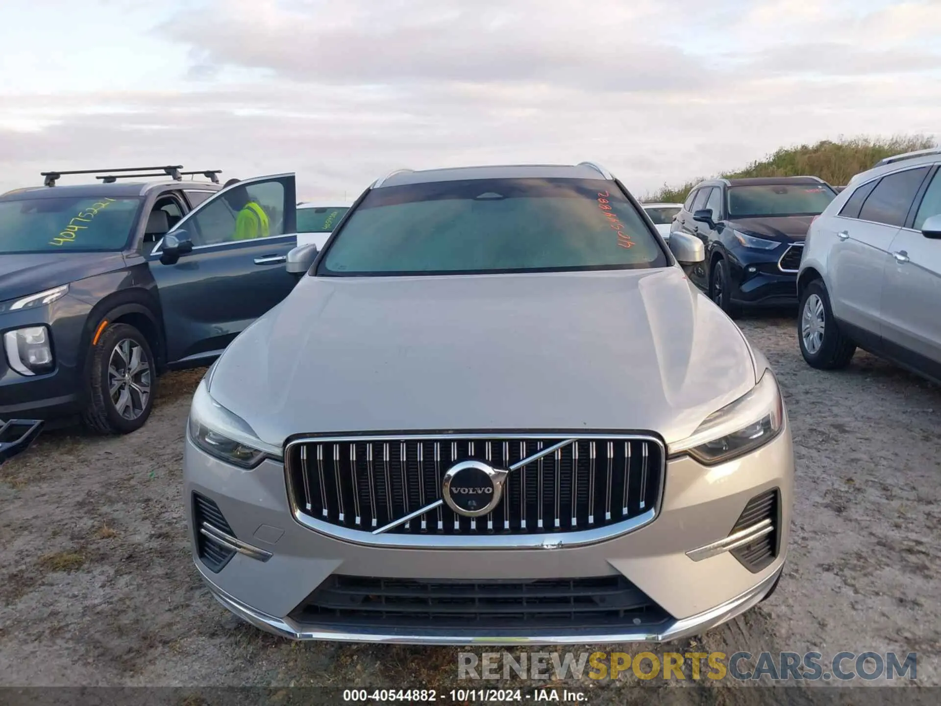 12 Photograph of a damaged car YV4L12DL0N1024341 VOLVO XC60 2022