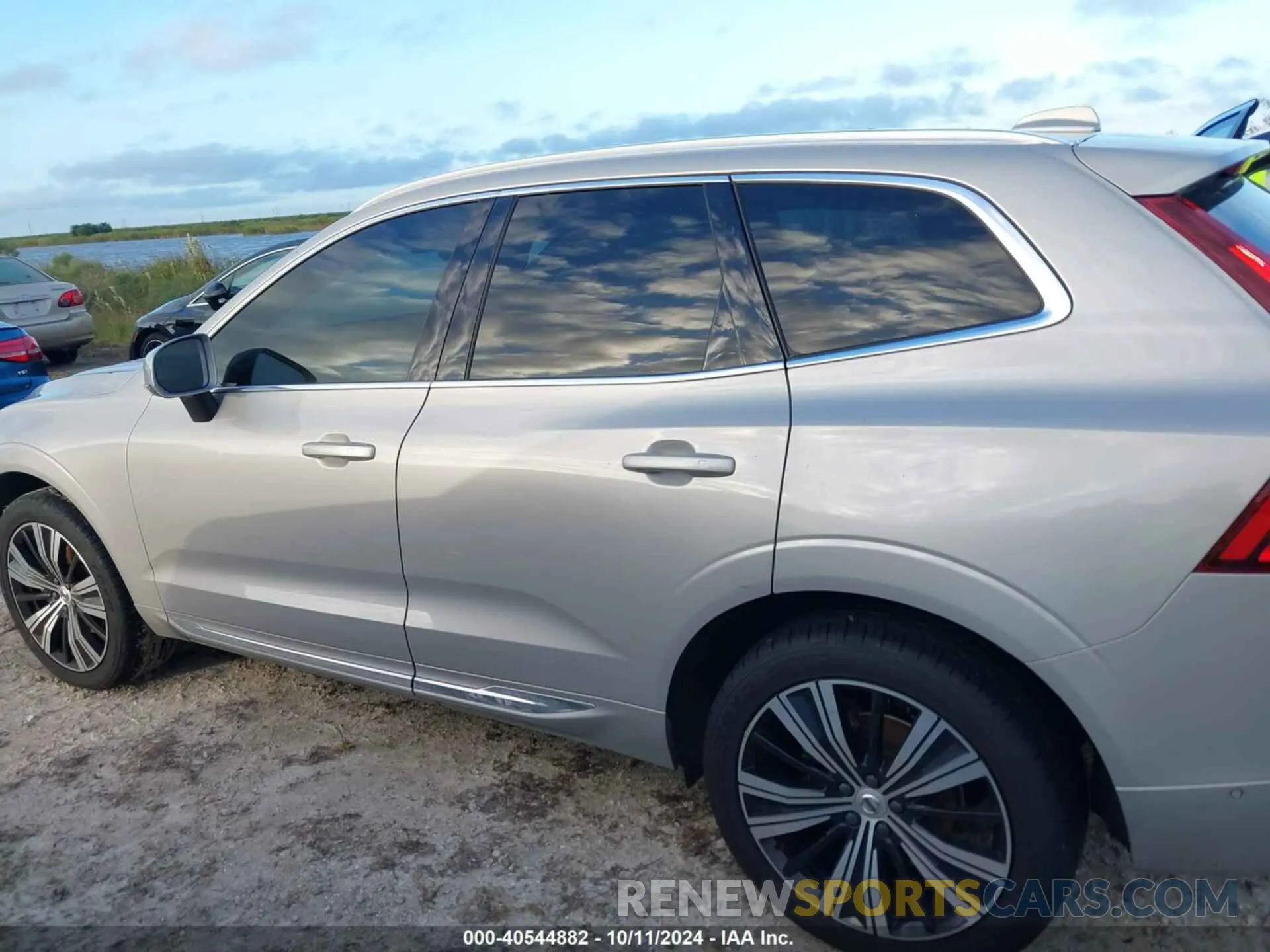 14 Photograph of a damaged car YV4L12DL0N1024341 VOLVO XC60 2022