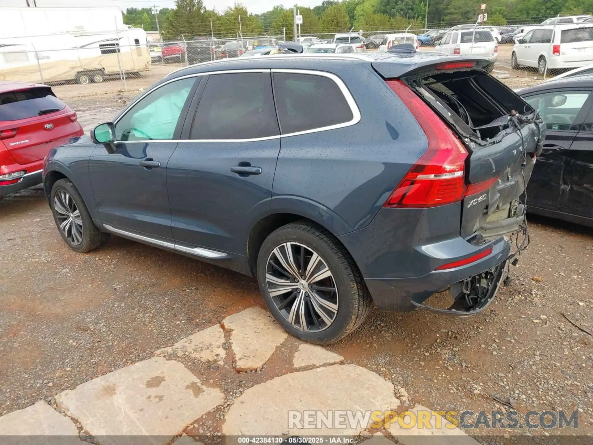 3 Photograph of a damaged car YV4L12DL2N1905235 VOLVO XC60 2022
