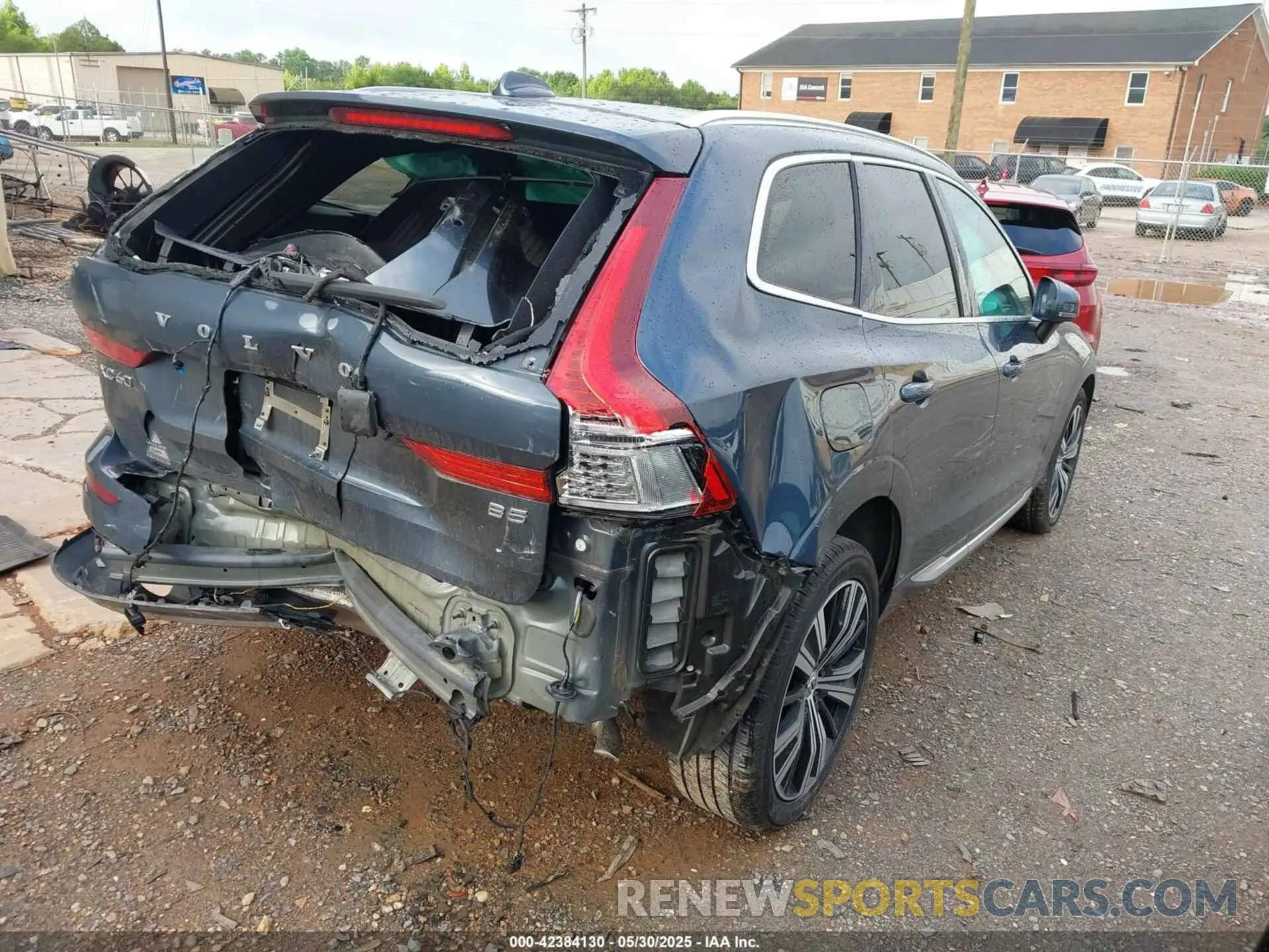 4 Photograph of a damaged car YV4L12DL2N1905235 VOLVO XC60 2022