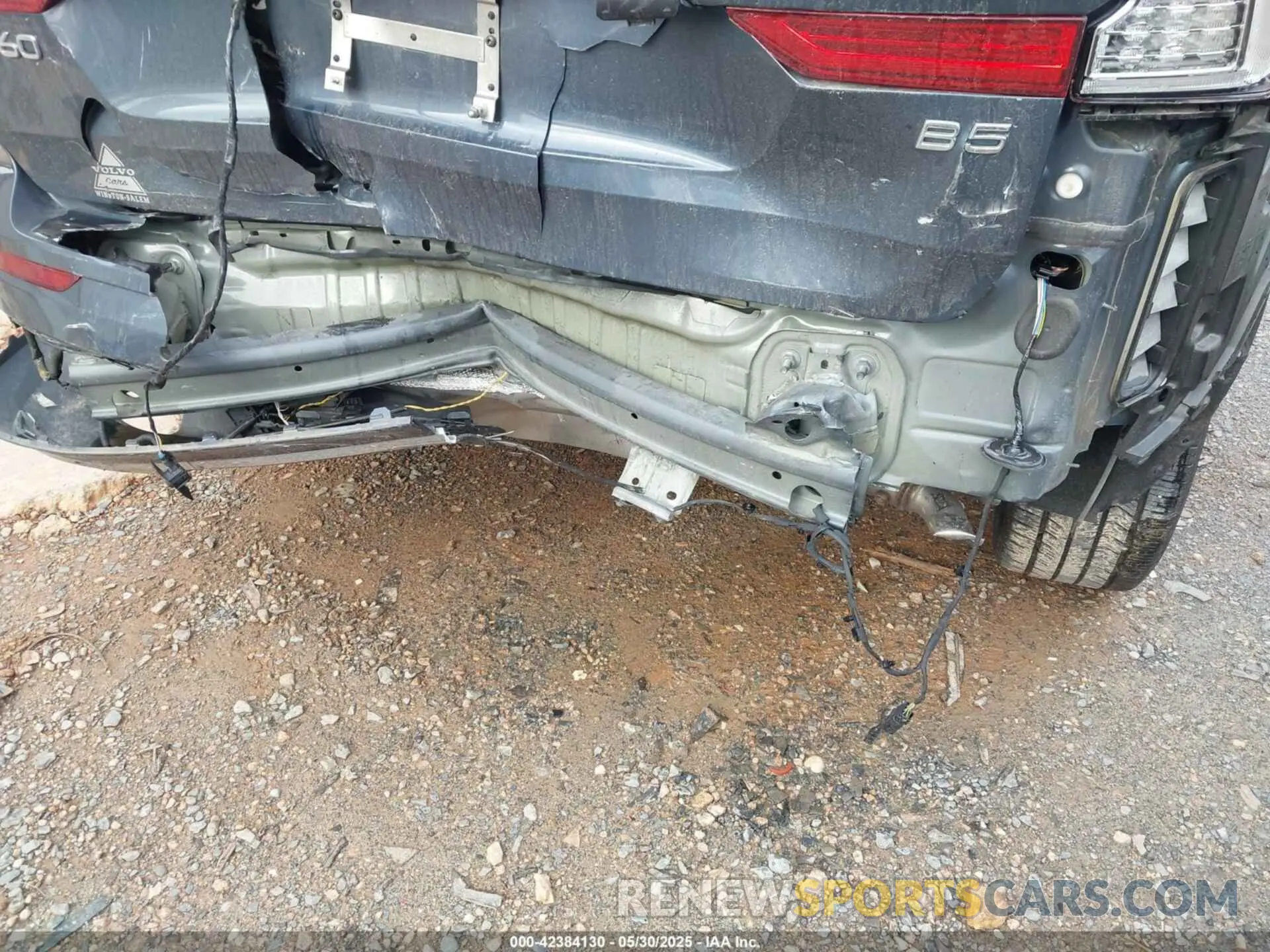 6 Photograph of a damaged car YV4L12DL2N1905235 VOLVO XC60 2022