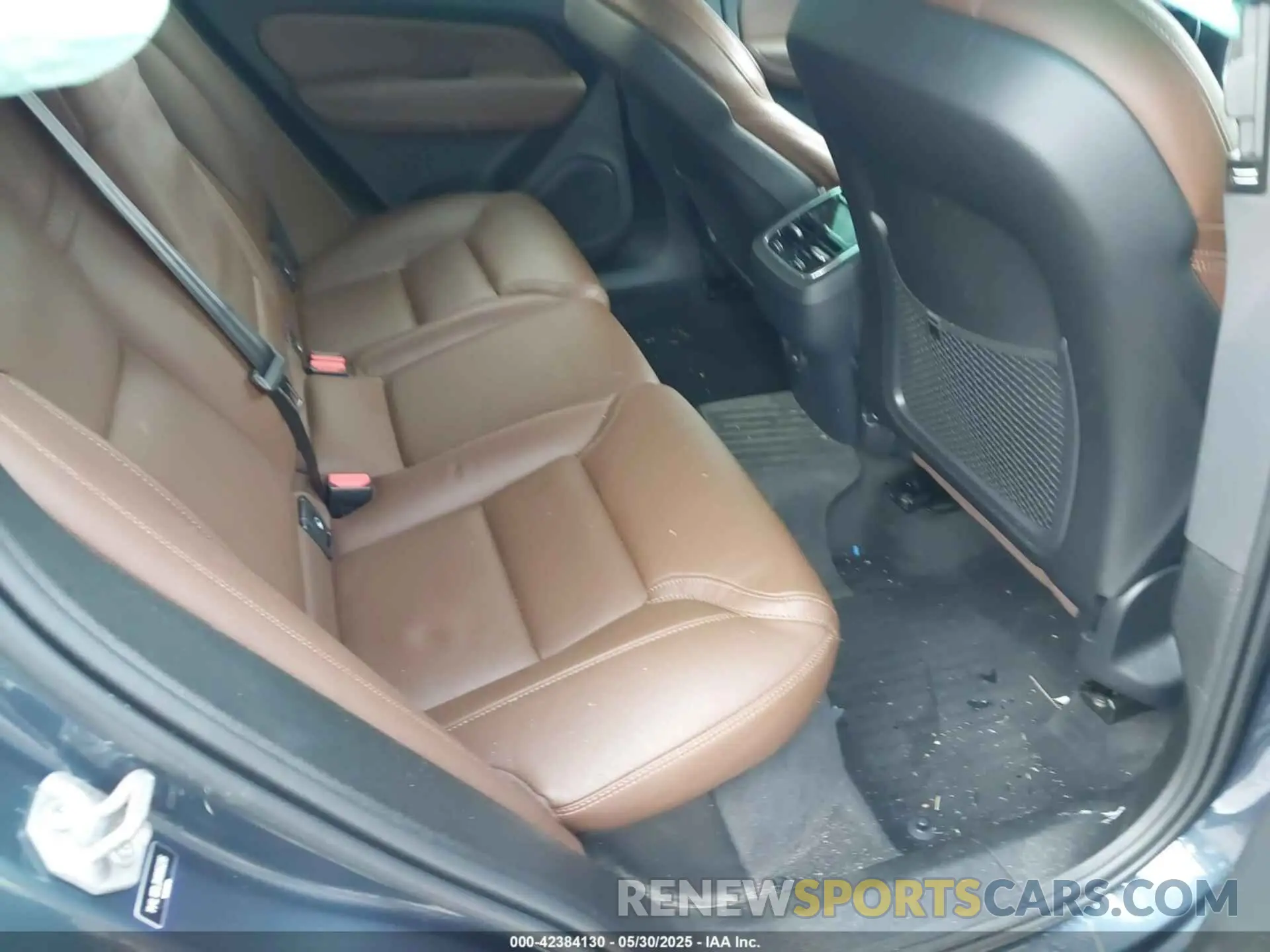 8 Photograph of a damaged car YV4L12DL2N1905235 VOLVO XC60 2022