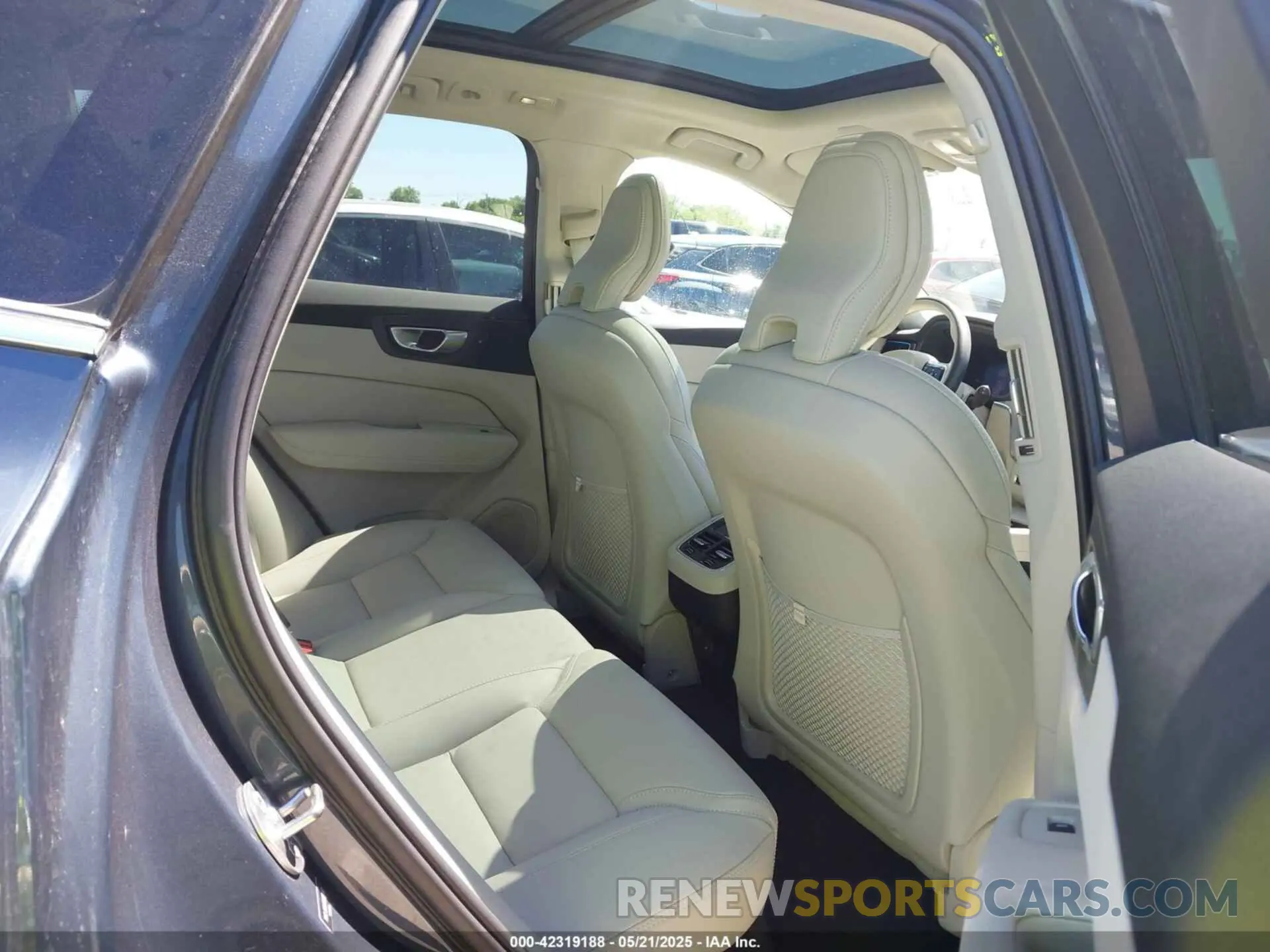 8 Фотография поврежденного автомобиля YV4L12RL9N1002850 VOLVO XC60 2022
