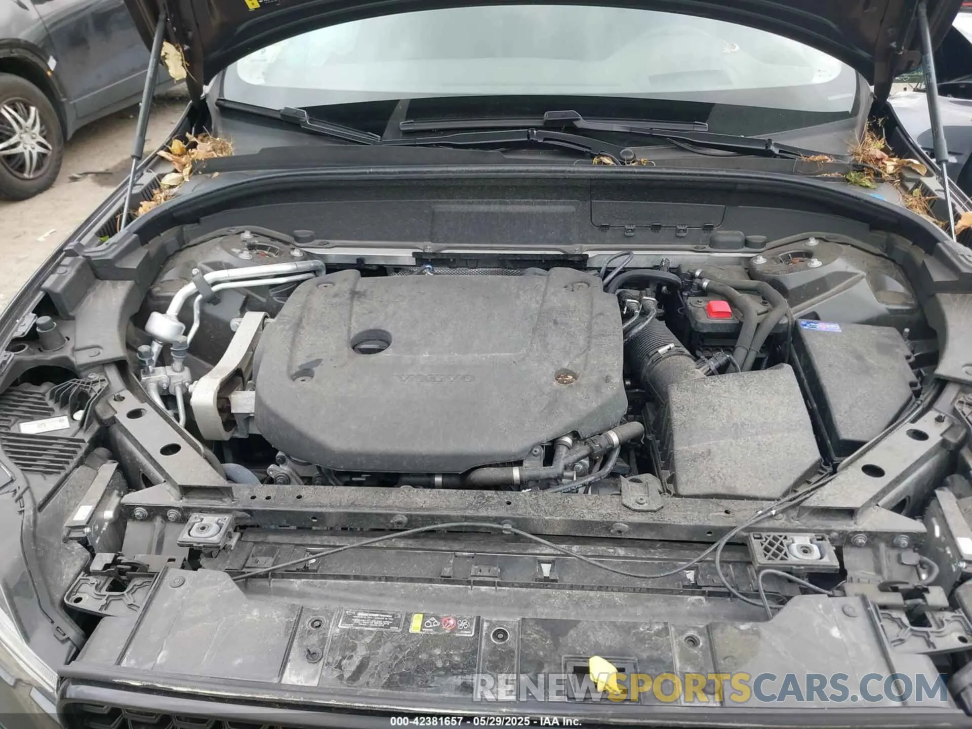 10 Photograph of a damaged car YV4062RX3P1238842 VOLVO XC60 2023
