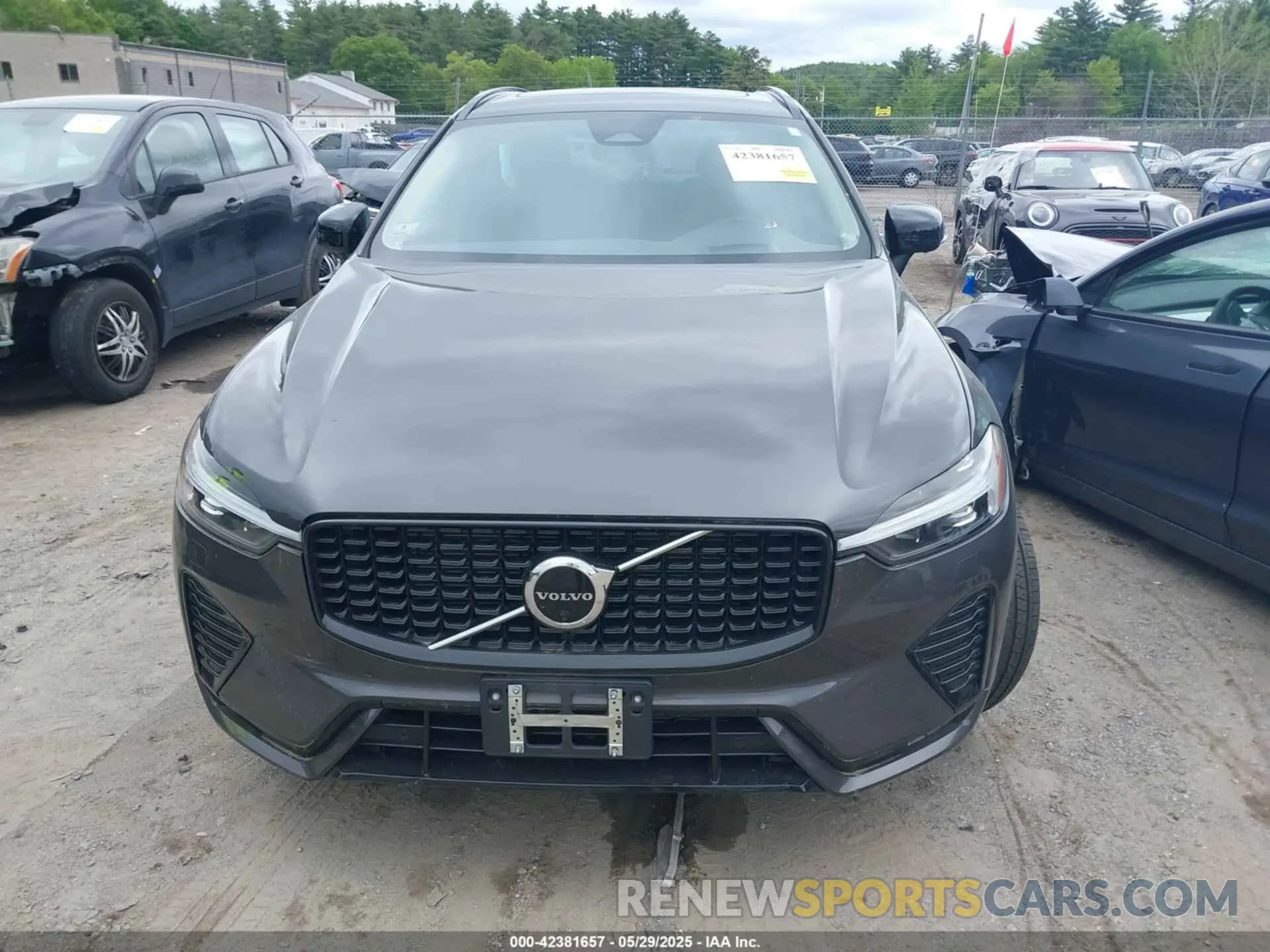 12 Photograph of a damaged car YV4062RX3P1238842 VOLVO XC60 2023