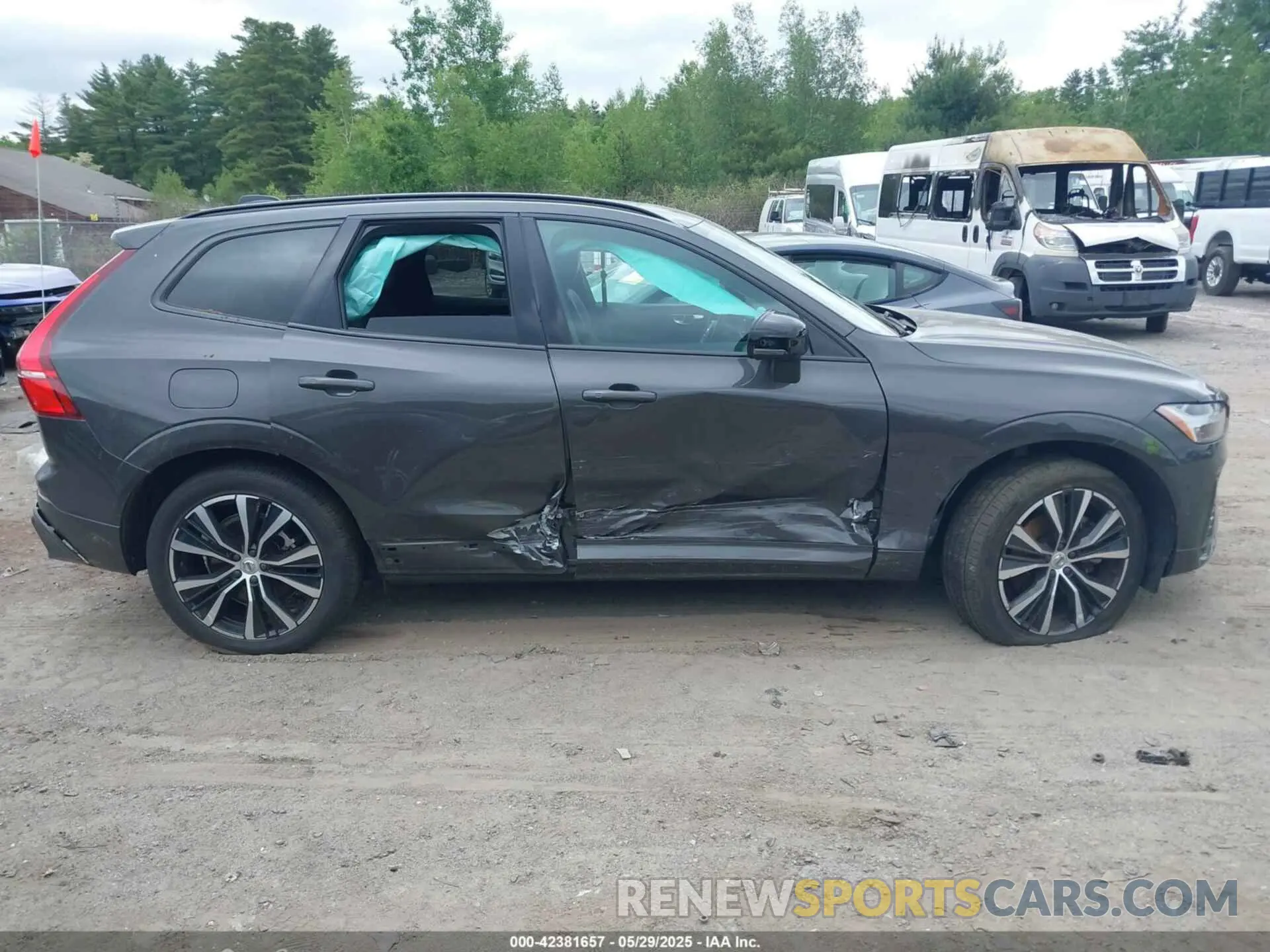 13 Photograph of a damaged car YV4062RX3P1238842 VOLVO XC60 2023