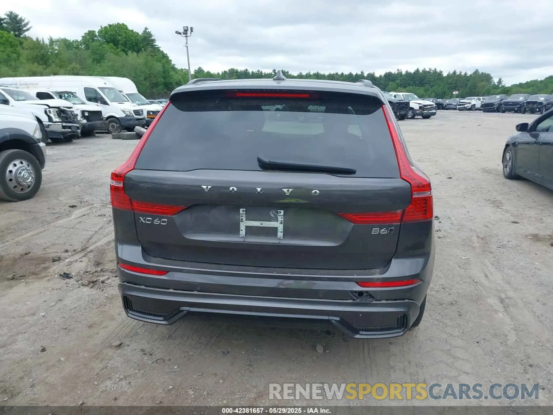 16 Photograph of a damaged car YV4062RX3P1238842 VOLVO XC60 2023