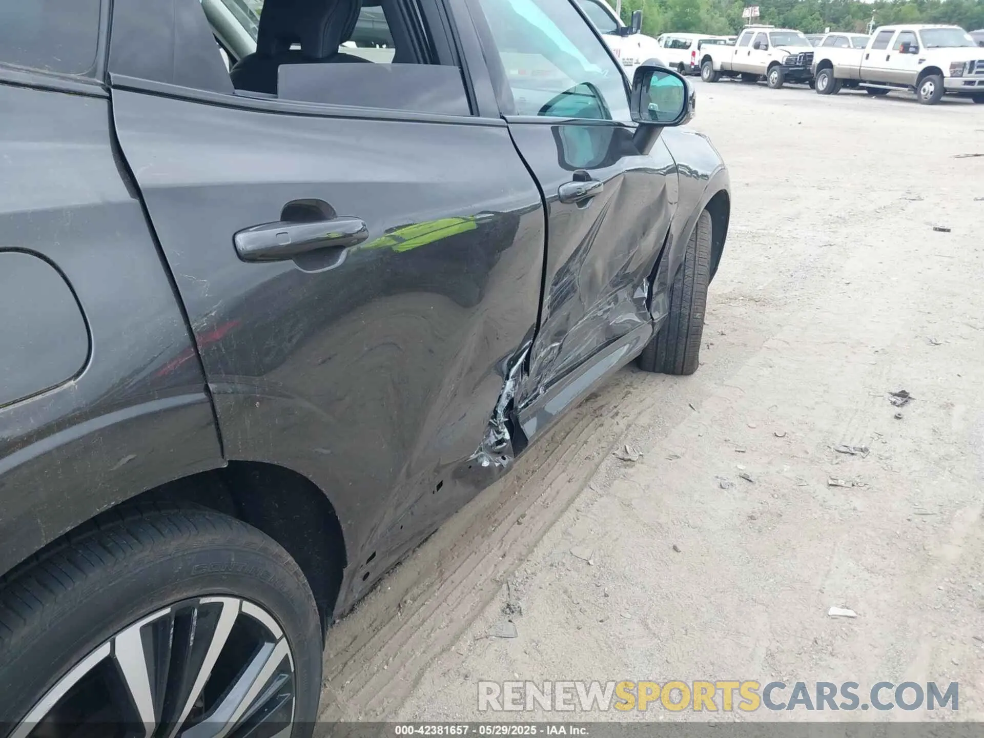 6 Photograph of a damaged car YV4062RX3P1238842 VOLVO XC60 2023