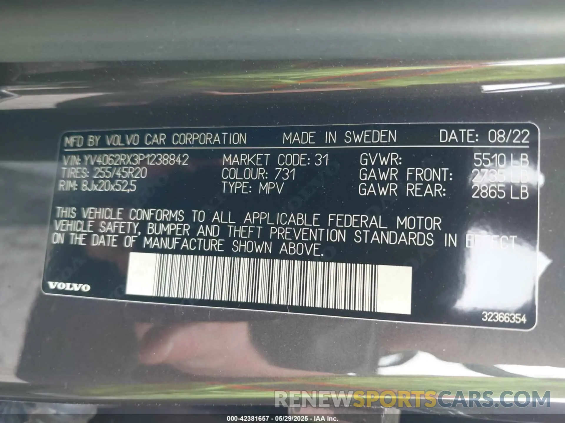 9 Photograph of a damaged car YV4062RX3P1238842 VOLVO XC60 2023