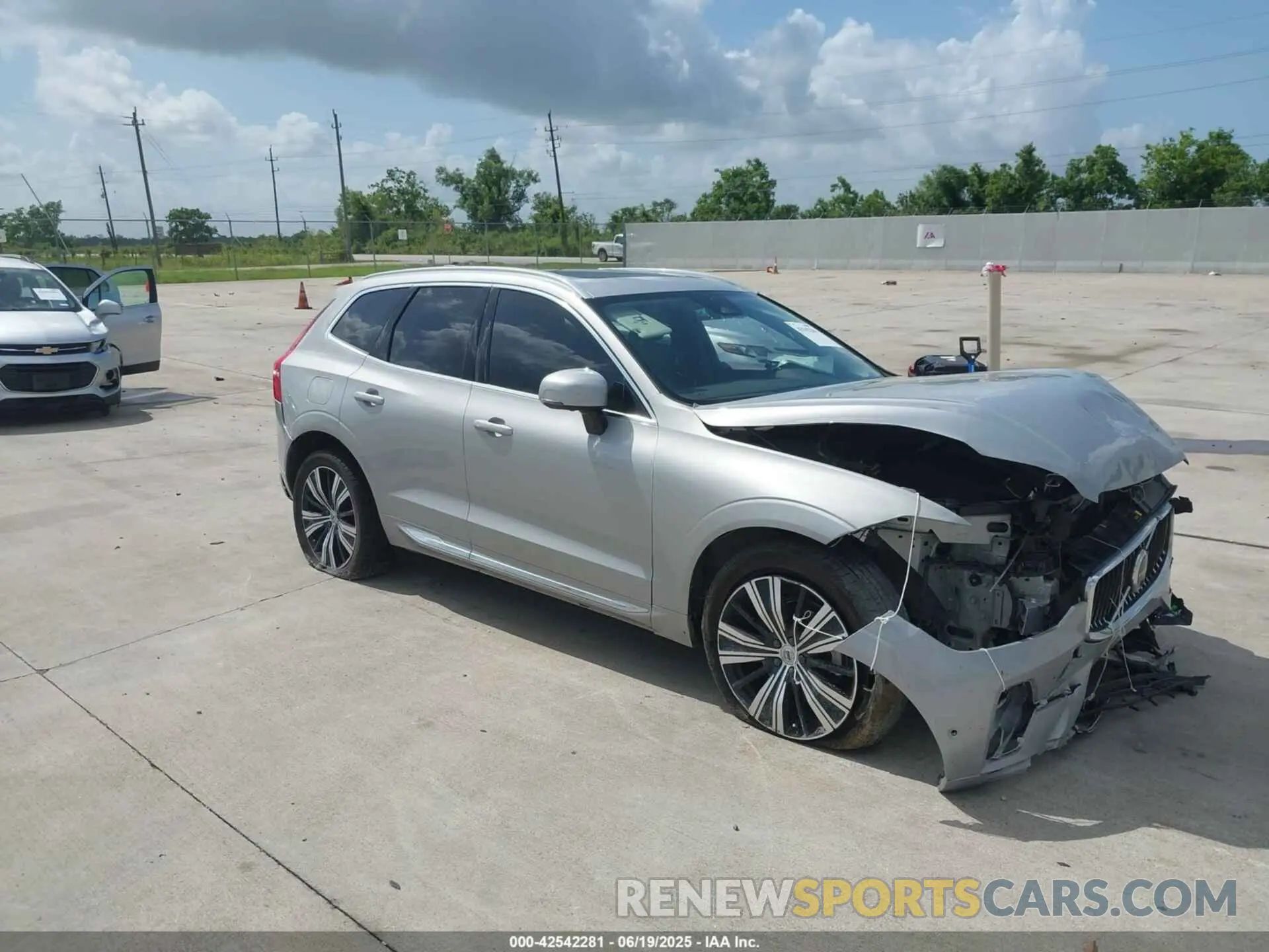1 Фотография поврежденного автомобиля YV4L12DE2P1302404 VOLVO XC60 2023