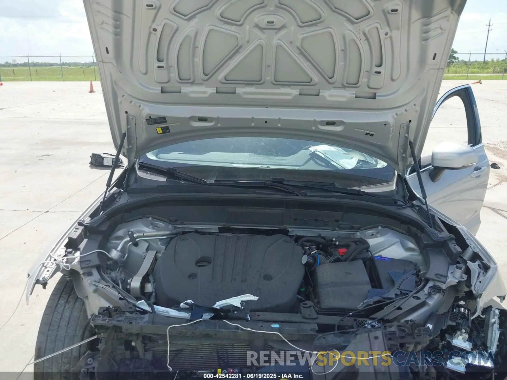 10 Фотография поврежденного автомобиля YV4L12DE2P1302404 VOLVO XC60 2023