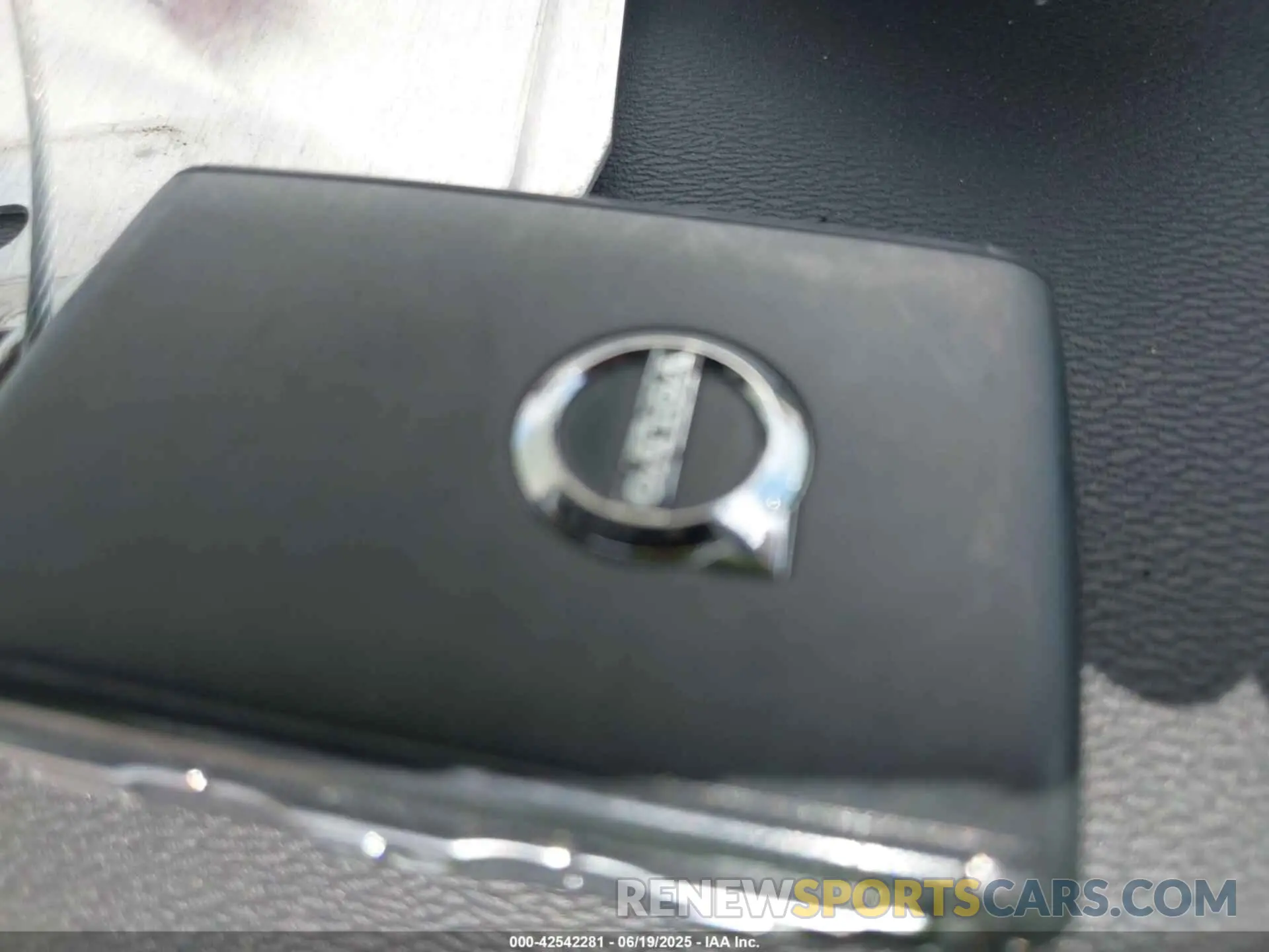 11 Фотография поврежденного автомобиля YV4L12DE2P1302404 VOLVO XC60 2023