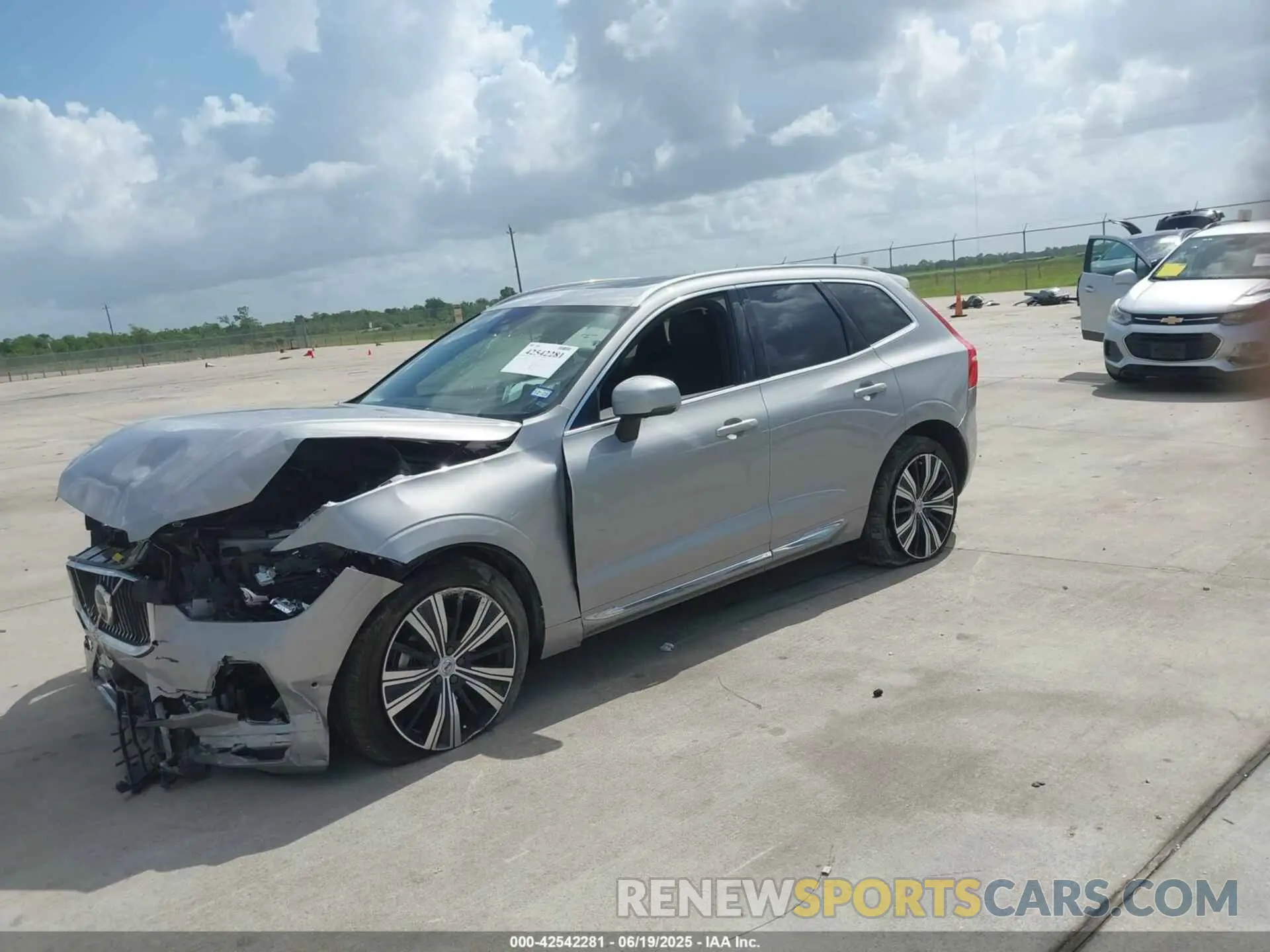 2 Фотография поврежденного автомобиля YV4L12DE2P1302404 VOLVO XC60 2023