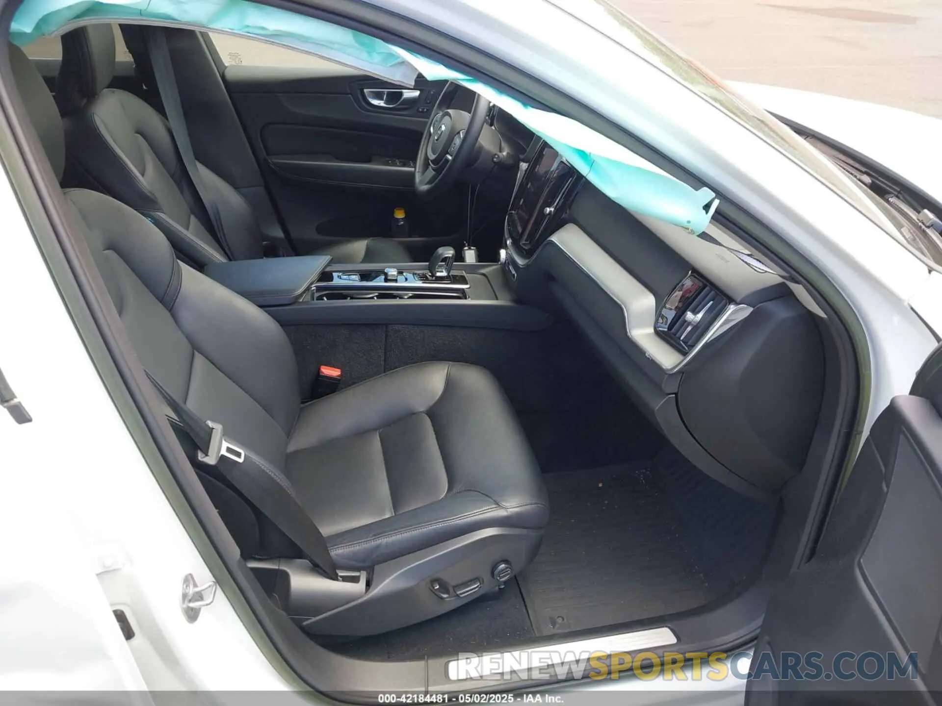 5 Фотография поврежденного автомобиля YV4L12DVXP1218167 VOLVO XC60 2023