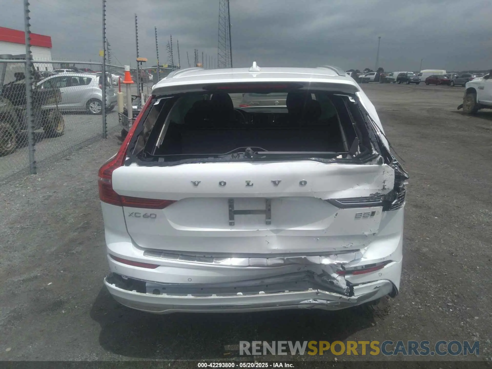 16 Photograph of a damaged car YV4L12RN1P1205347 VOLVO XC60 2023