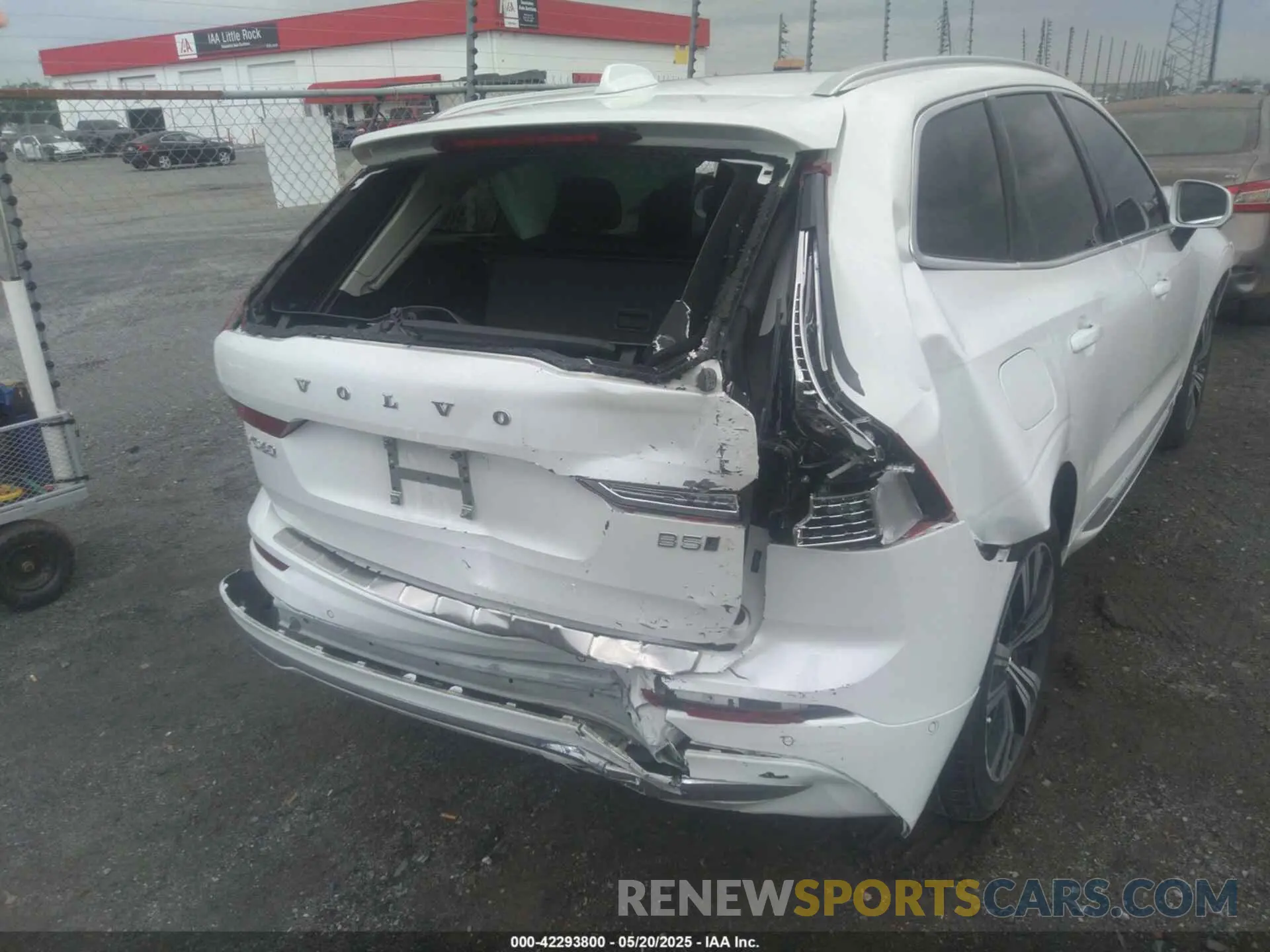 18 Photograph of a damaged car YV4L12RN1P1205347 VOLVO XC60 2023