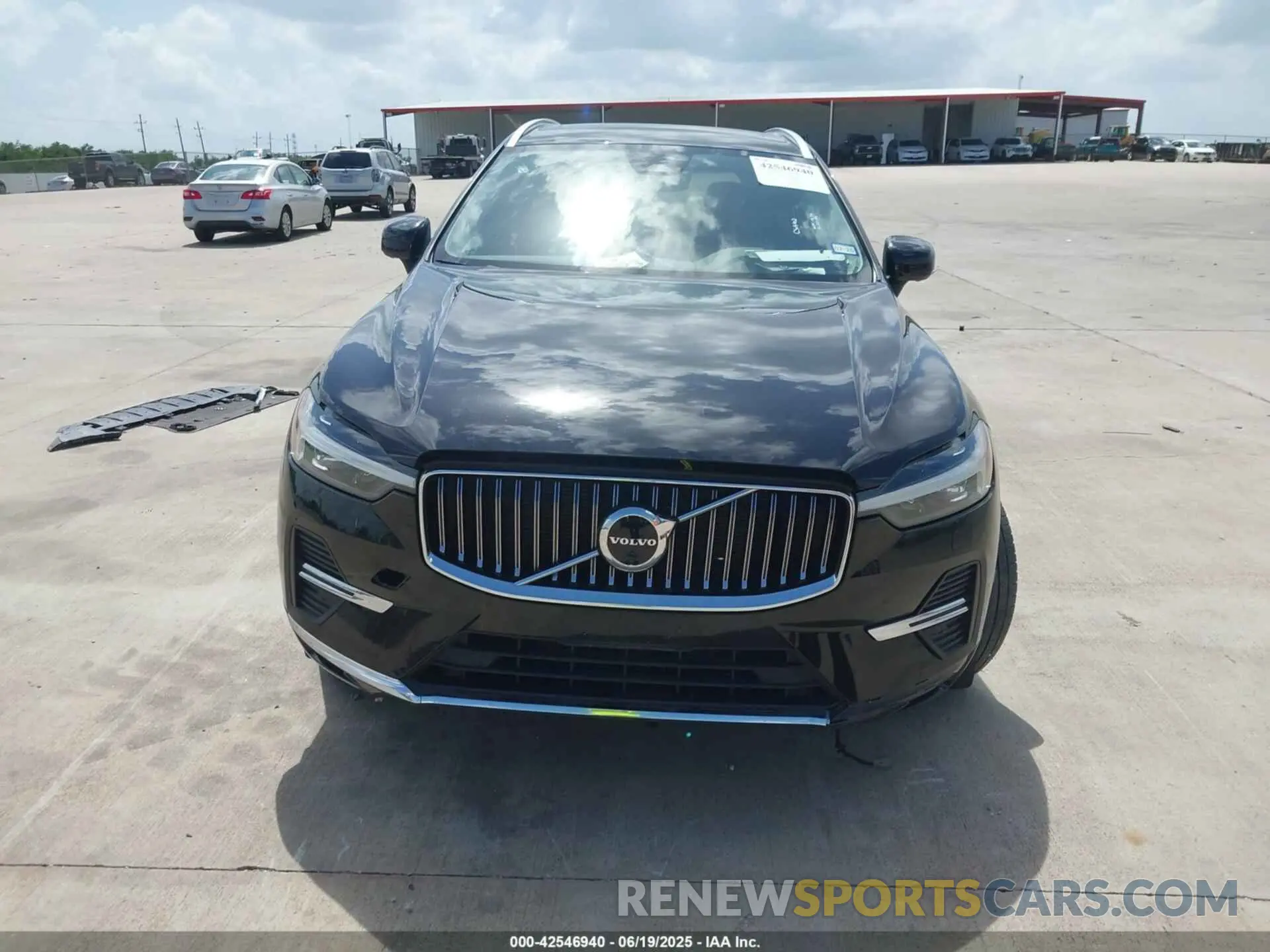 12 Photograph of a damaged car YV4L12RN6P1390933 VOLVO XC60 2023