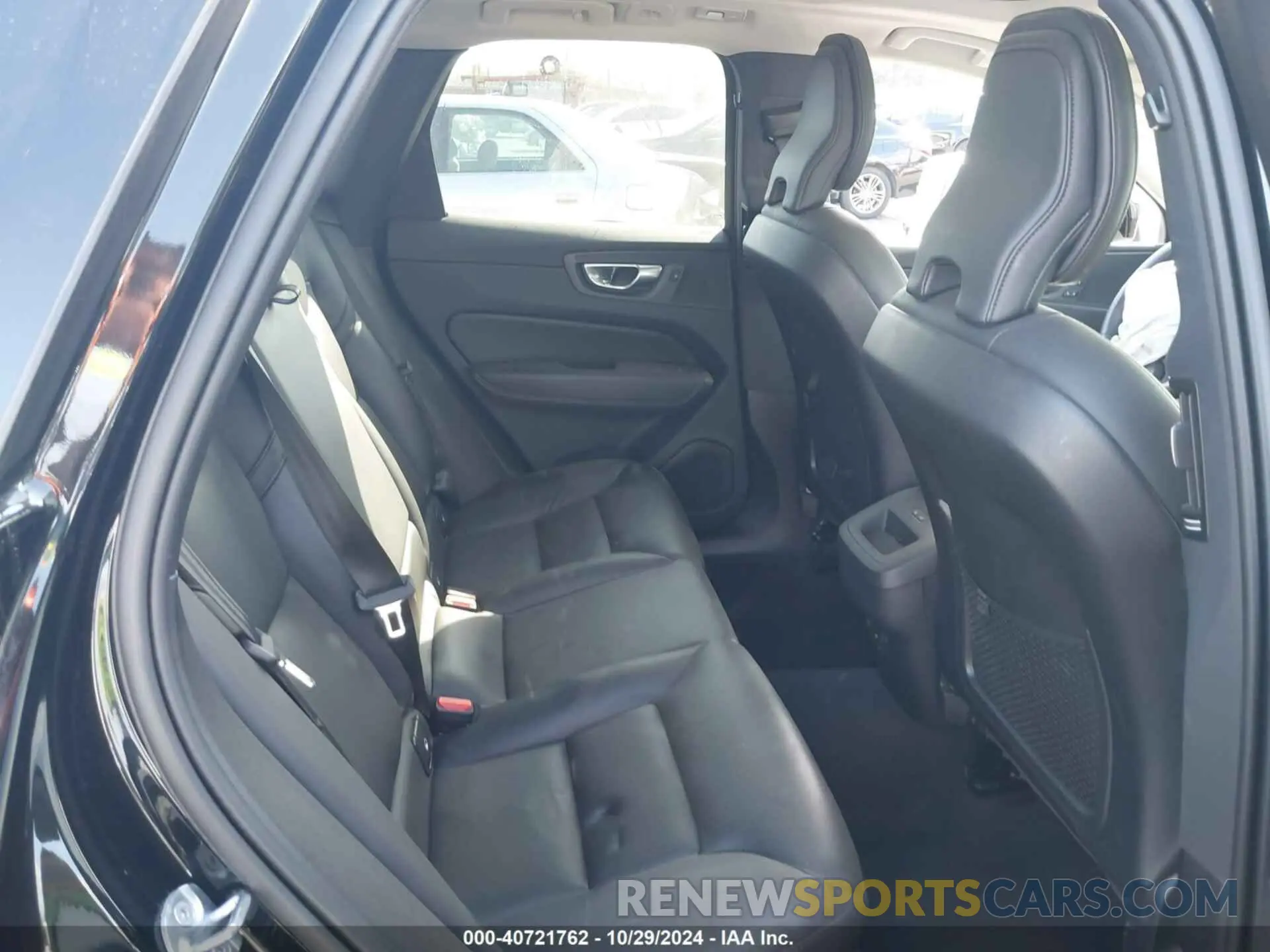 8 Фотография поврежденного автомобиля YV4L12RV0P1374839 VOLVO XC60 2023