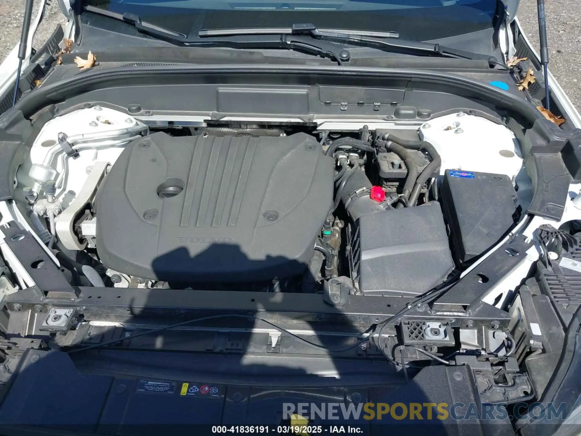 10 Photograph of a damaged car YV4L12RW3P1332481 VOLVO XC60 2023