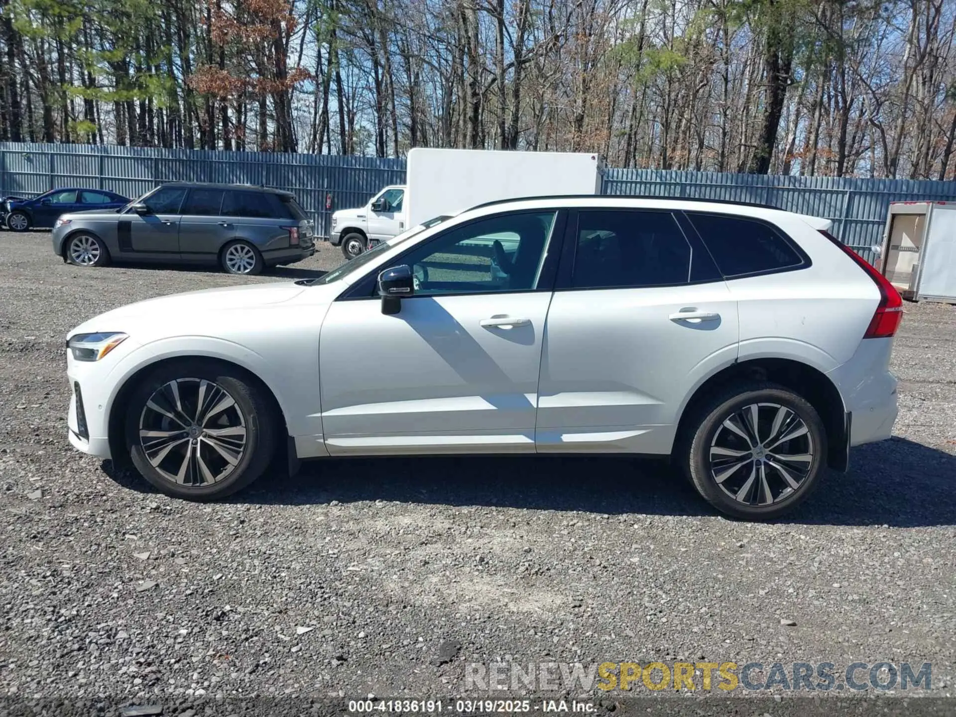14 Photograph of a damaged car YV4L12RW3P1332481 VOLVO XC60 2023