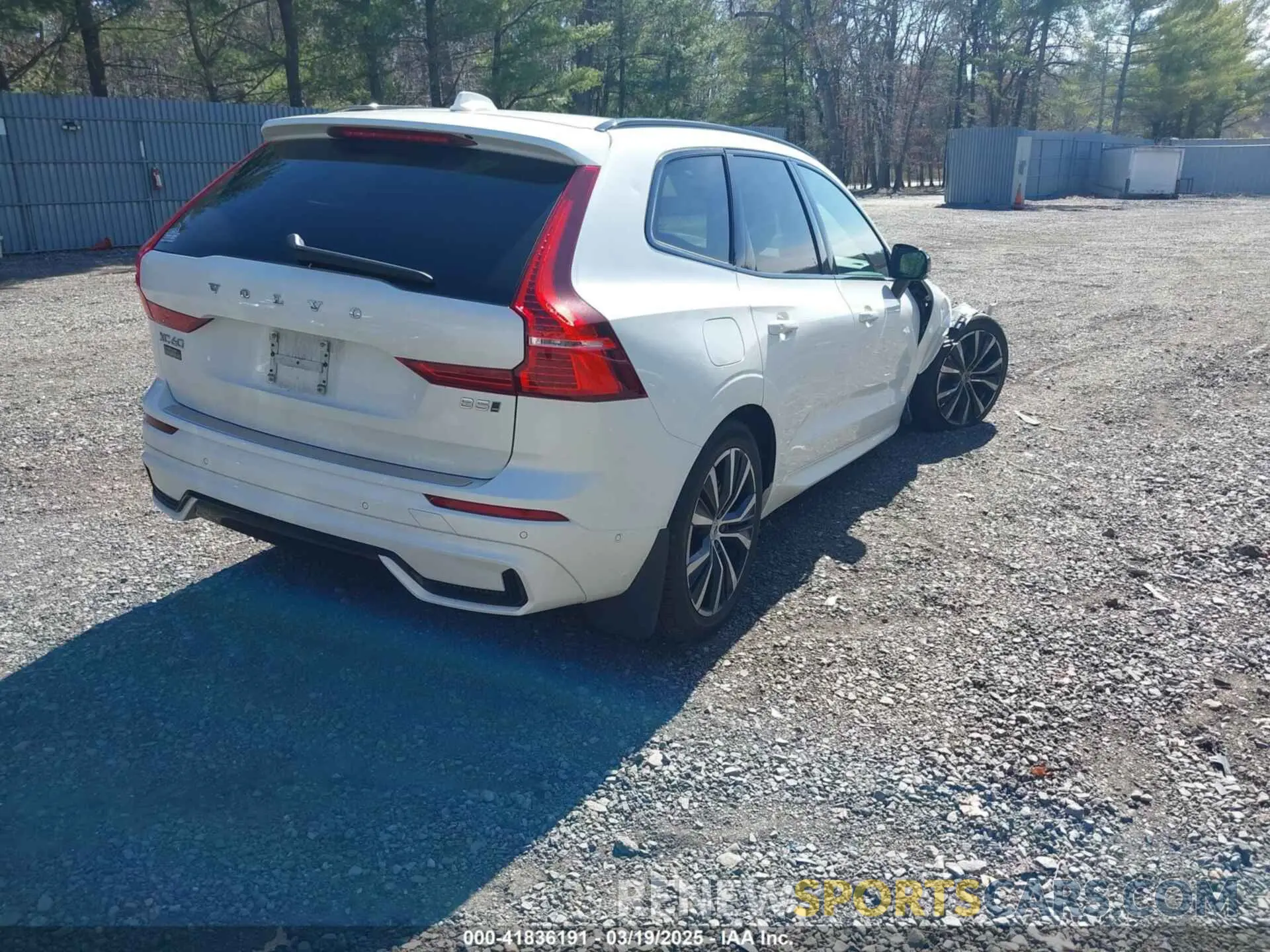 4 Photograph of a damaged car YV4L12RW3P1332481 VOLVO XC60 2023